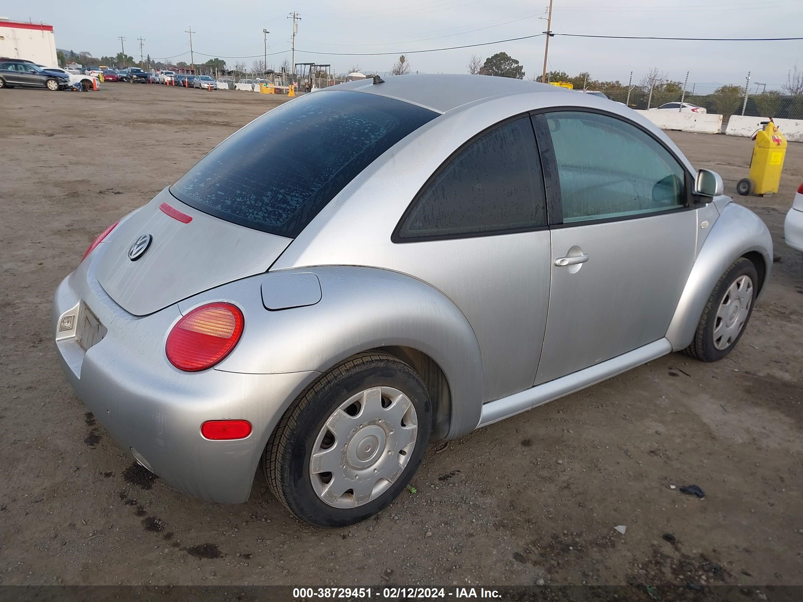 Photo 3 VIN: 3VWBC21C6XM468968 - VOLKSWAGEN BEETLE 