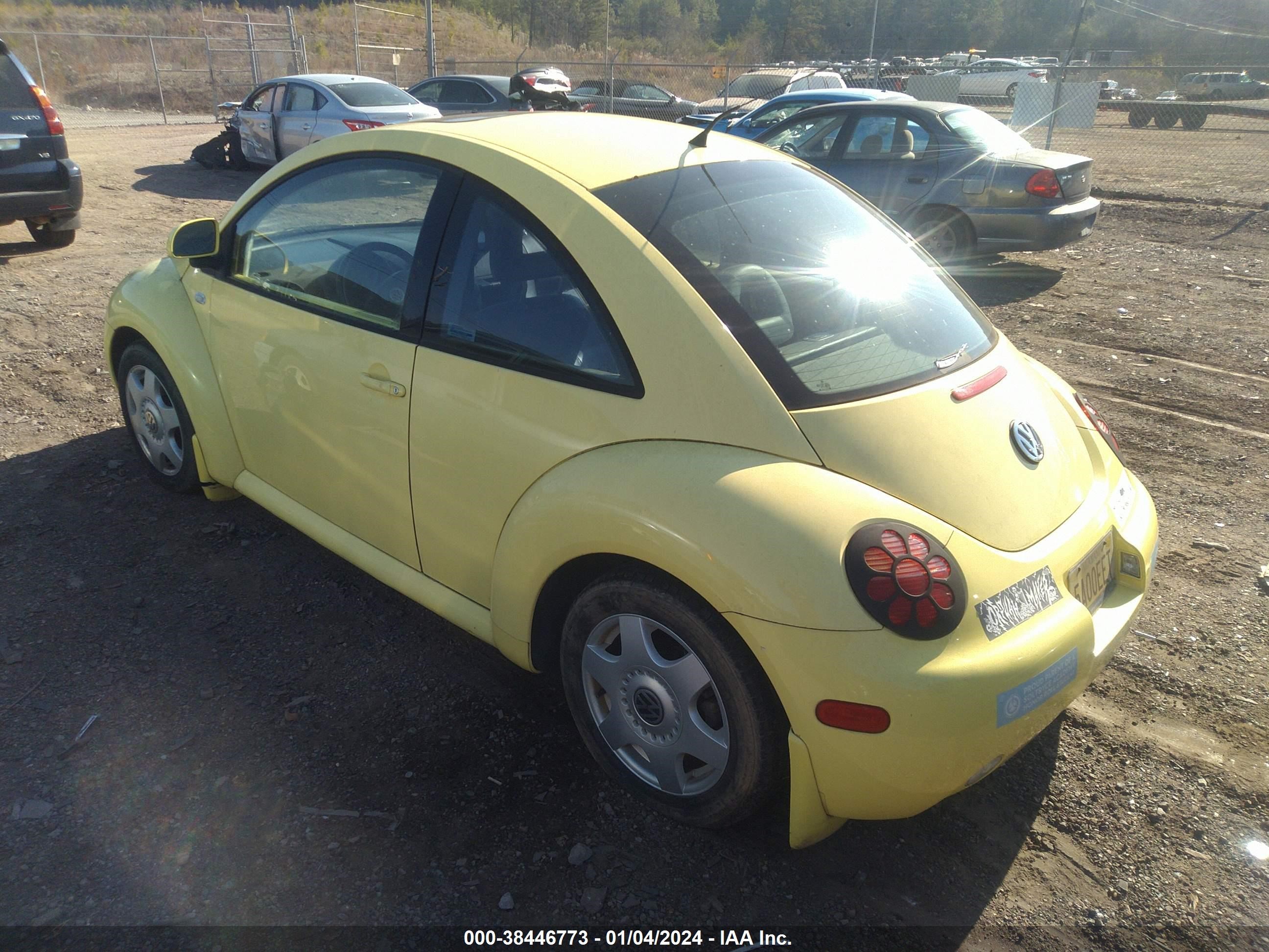 Photo 2 VIN: 3VWCA21C0YM470744 - VOLKSWAGEN BEETLE 