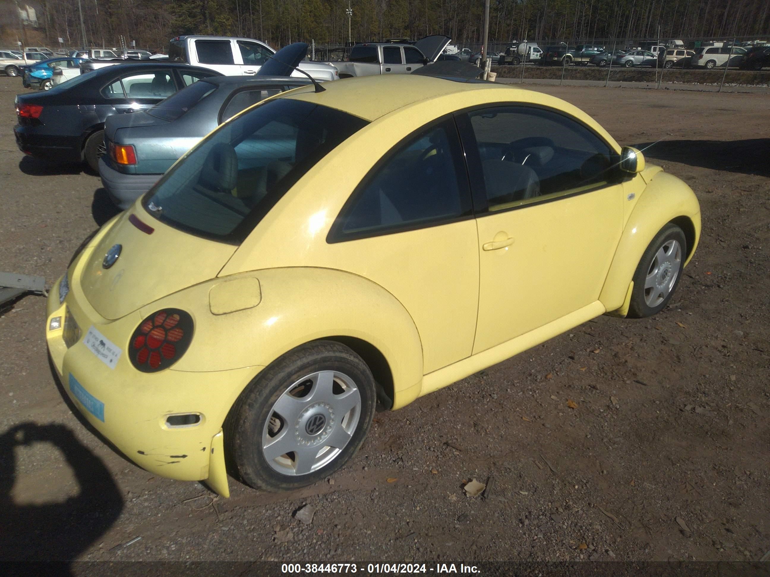 Photo 3 VIN: 3VWCA21C0YM470744 - VOLKSWAGEN BEETLE 