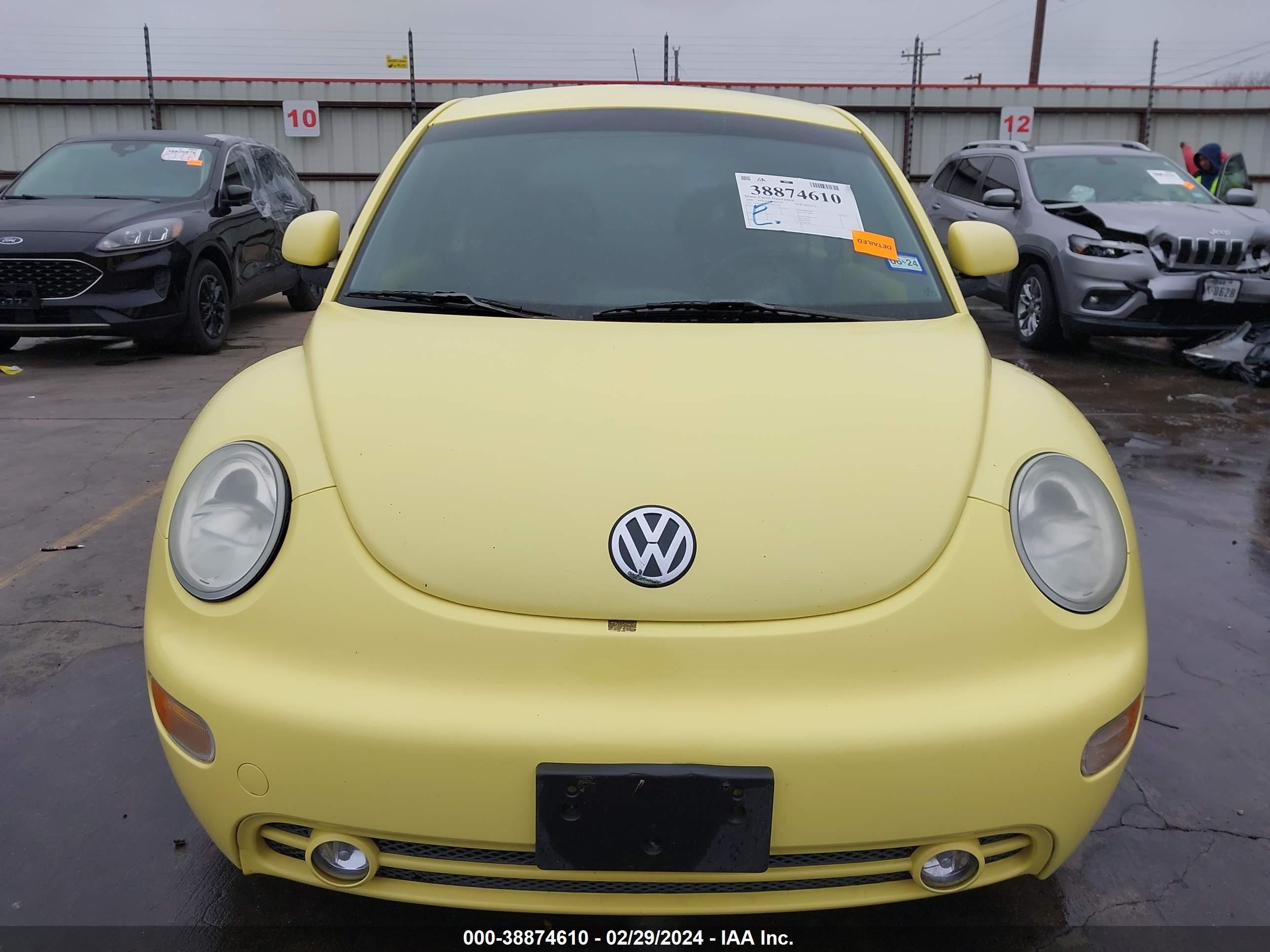 Photo 11 VIN: 3VWCA21C2YM429404 - VOLKSWAGEN BEETLE 