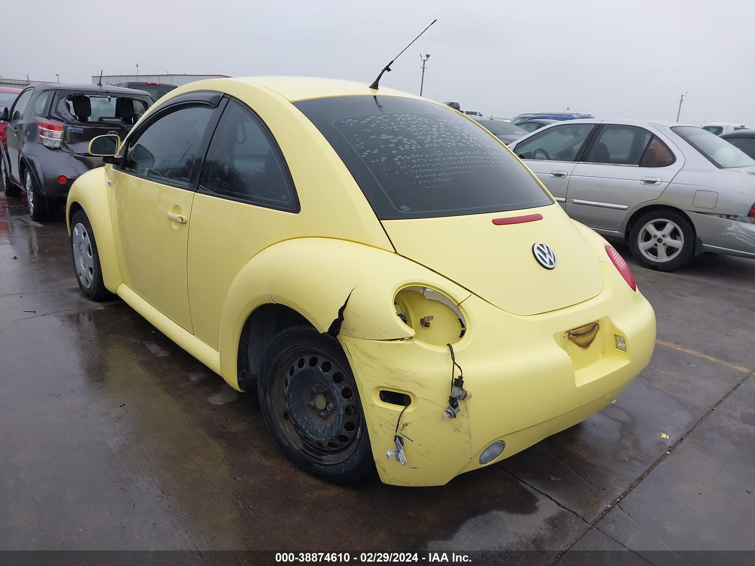 Photo 2 VIN: 3VWCA21C2YM429404 - VOLKSWAGEN BEETLE 