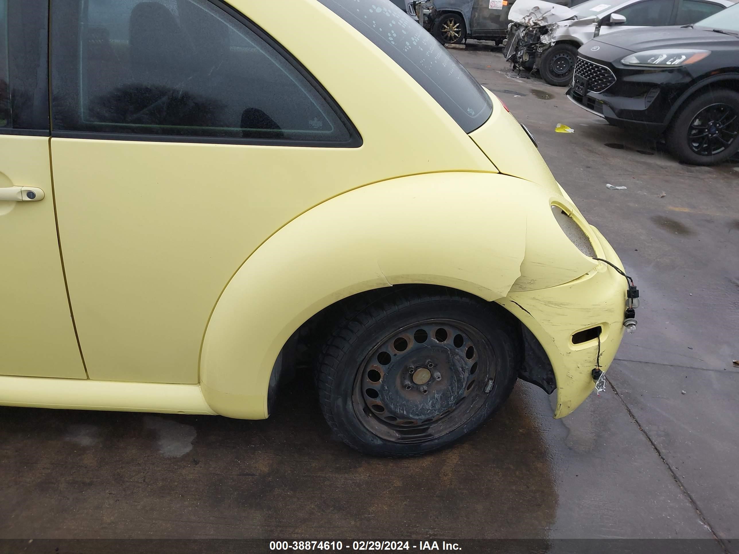 Photo 5 VIN: 3VWCA21C2YM429404 - VOLKSWAGEN BEETLE 