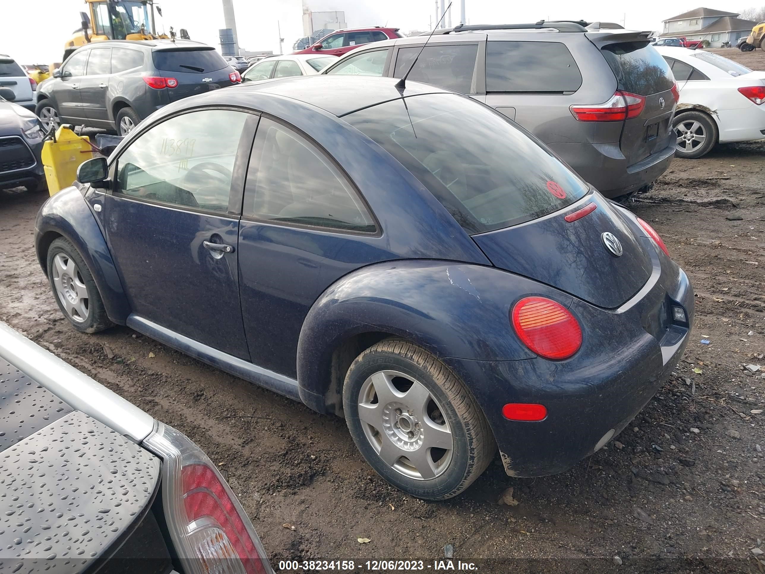 Photo 2 VIN: 3VWCA21C3YM487862 - VOLKSWAGEN BEETLE 