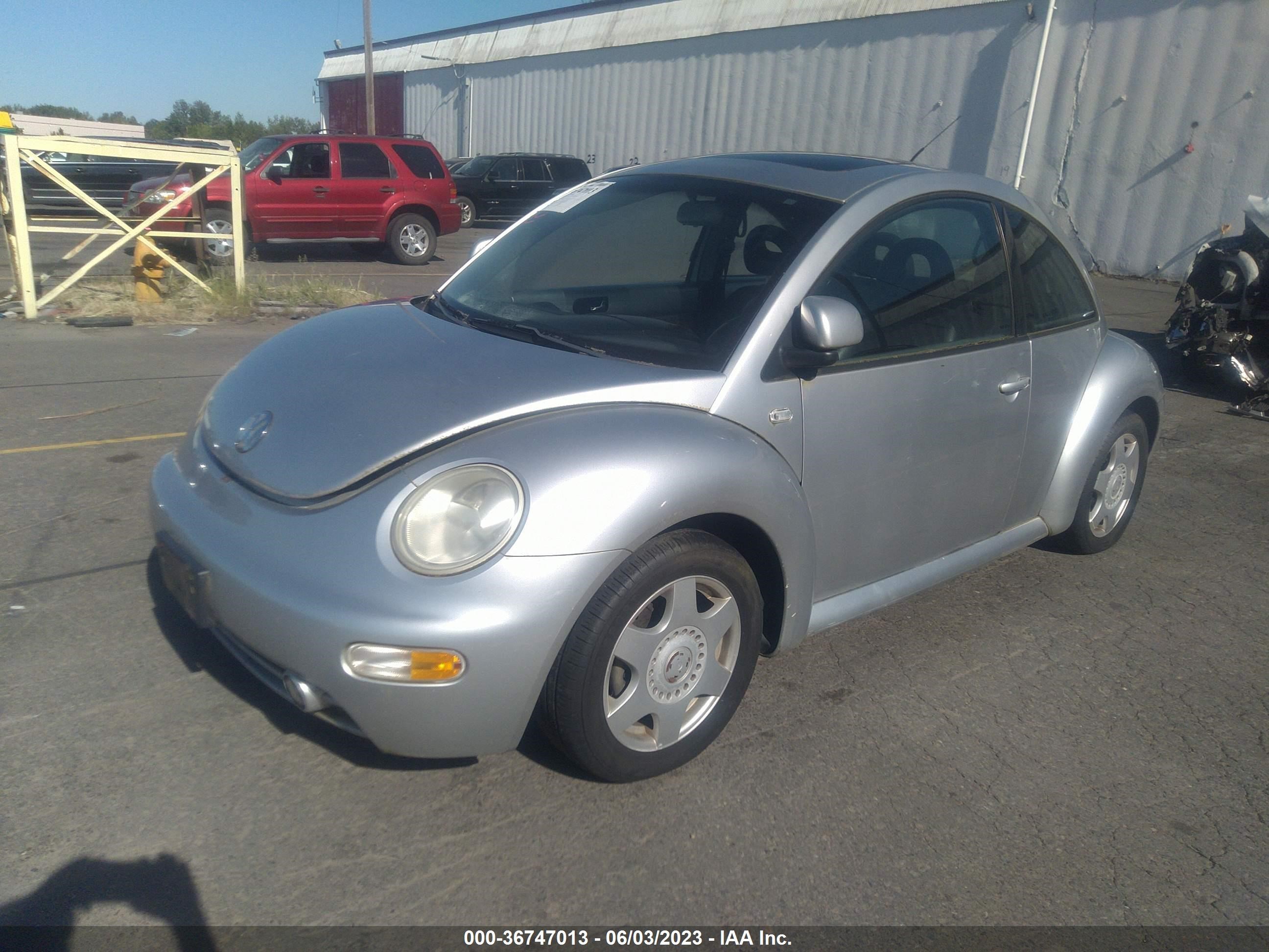 Photo 1 VIN: 3VWCA21C3YM491071 - VOLKSWAGEN BEETLE 