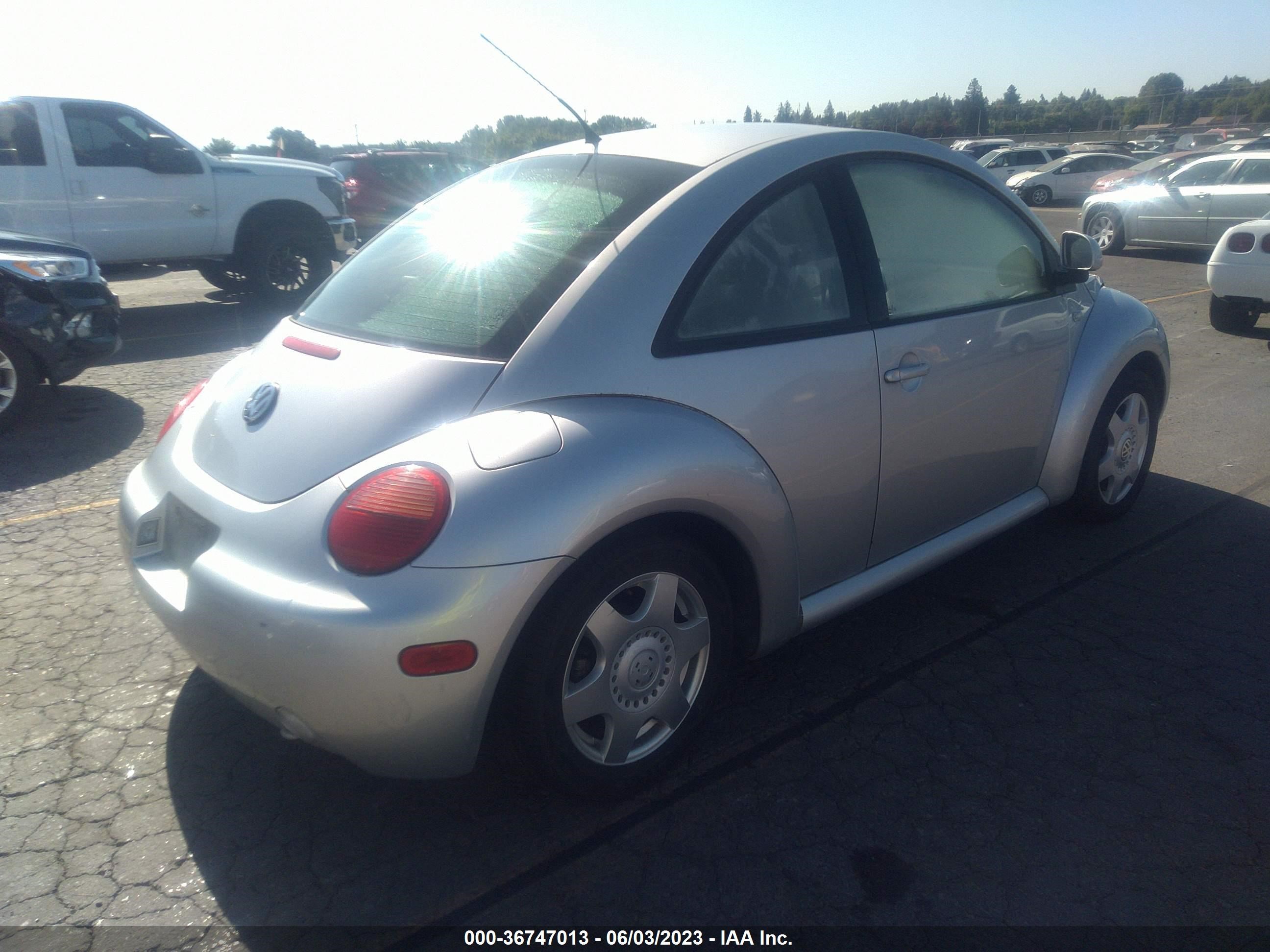 Photo 3 VIN: 3VWCA21C3YM491071 - VOLKSWAGEN BEETLE 