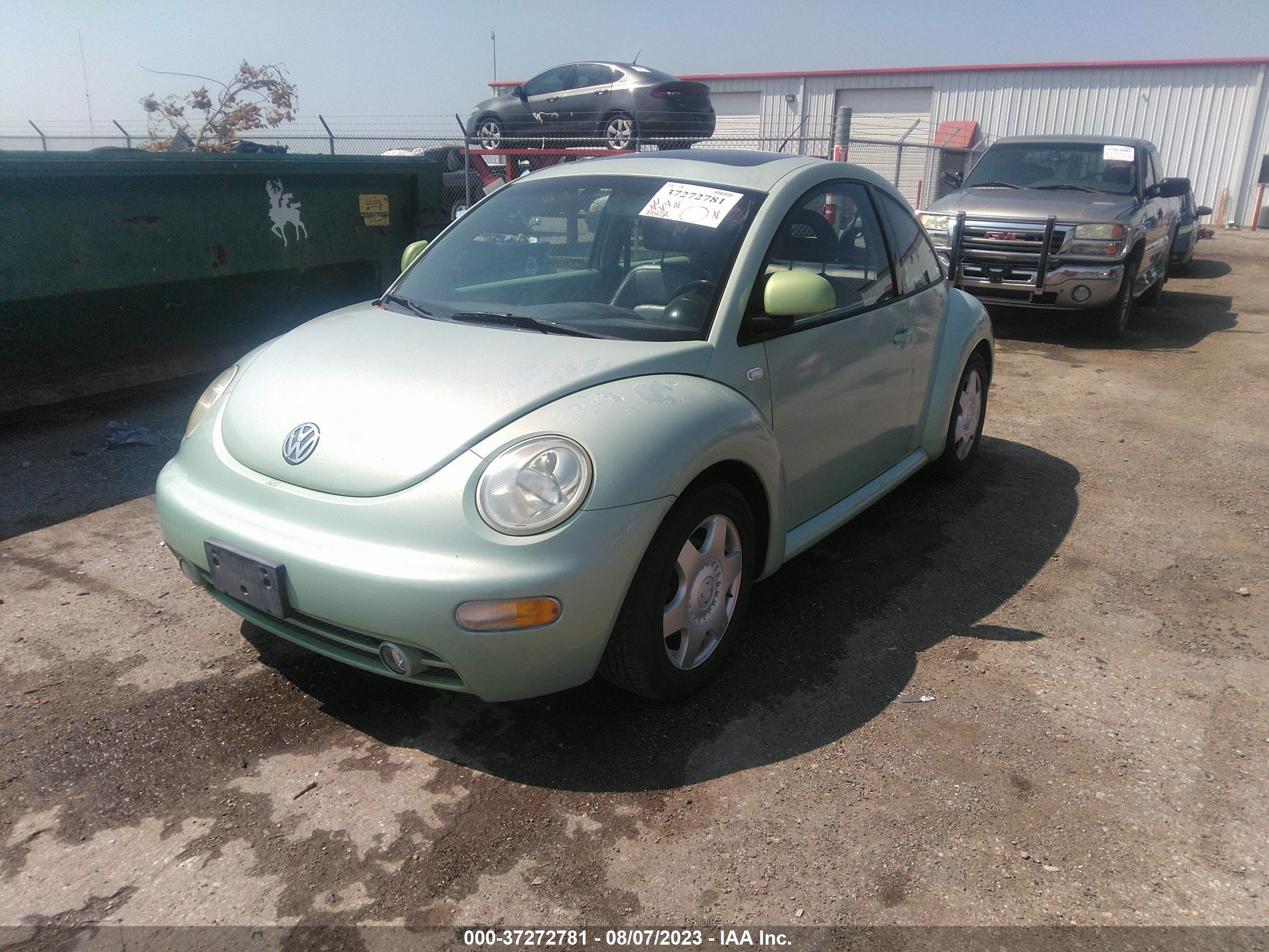 Photo 1 VIN: 3VWCA21C4YM500957 - VOLKSWAGEN BEETLE 