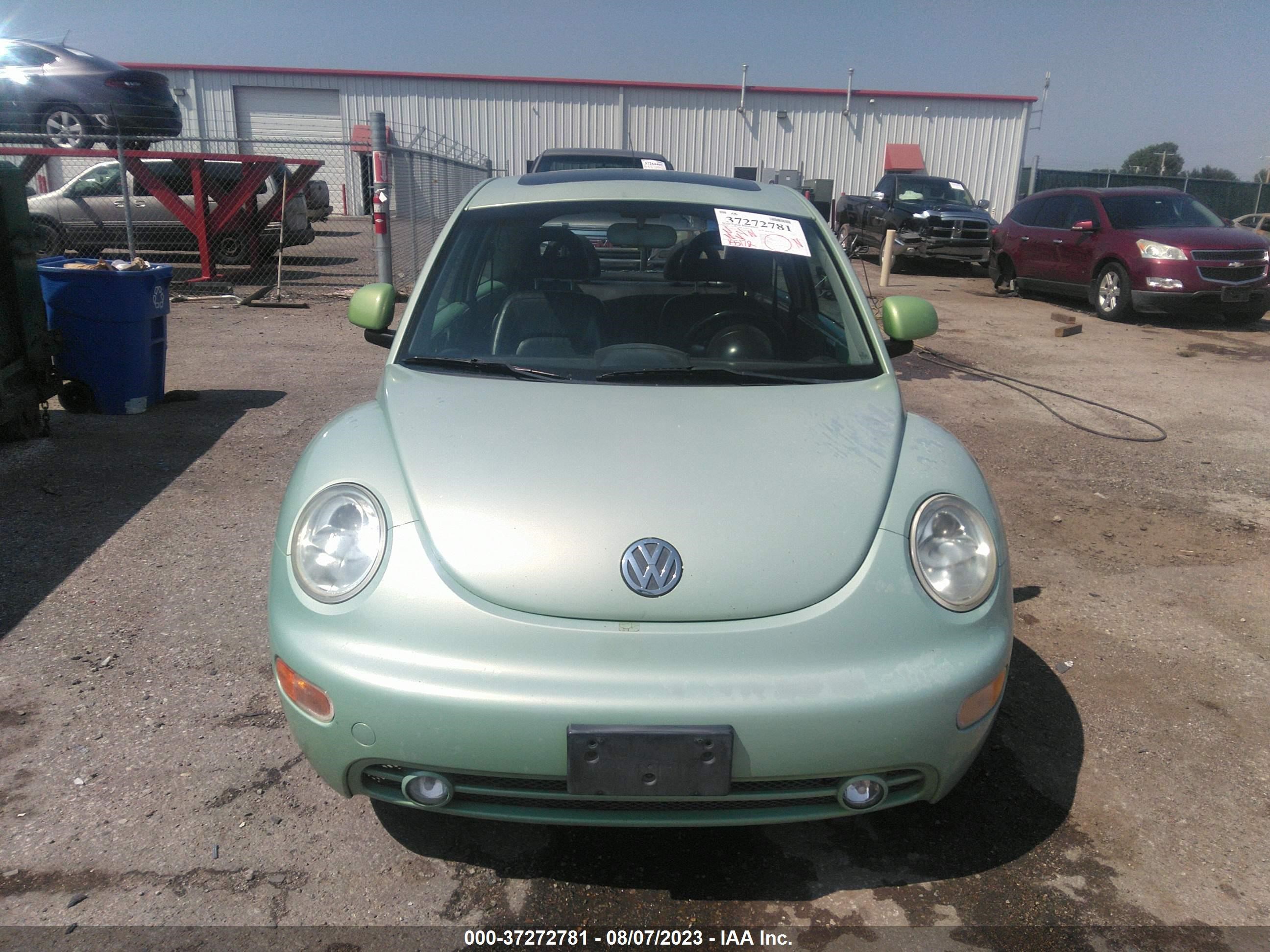 Photo 11 VIN: 3VWCA21C4YM500957 - VOLKSWAGEN BEETLE 