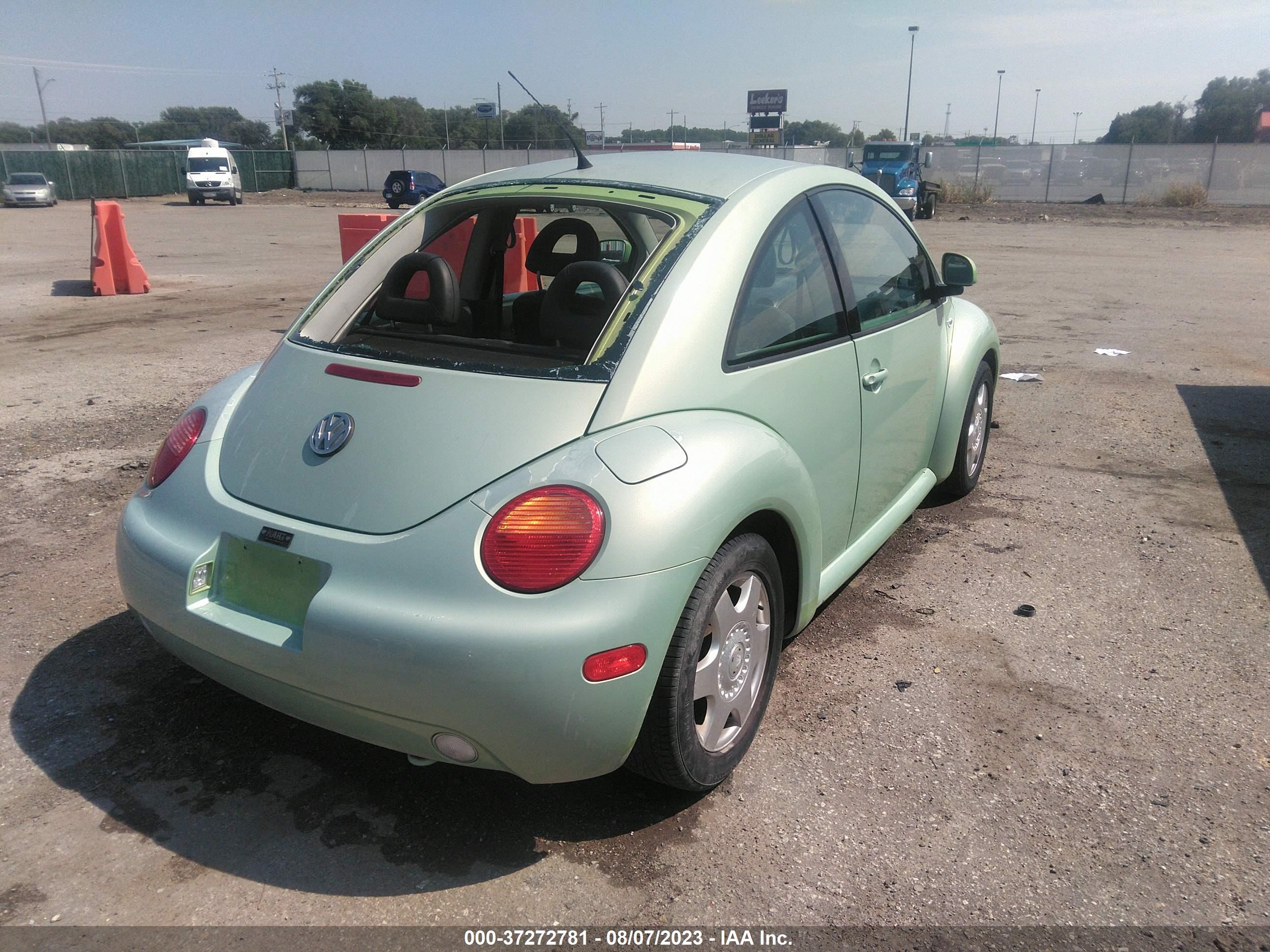 Photo 3 VIN: 3VWCA21C4YM500957 - VOLKSWAGEN BEETLE 