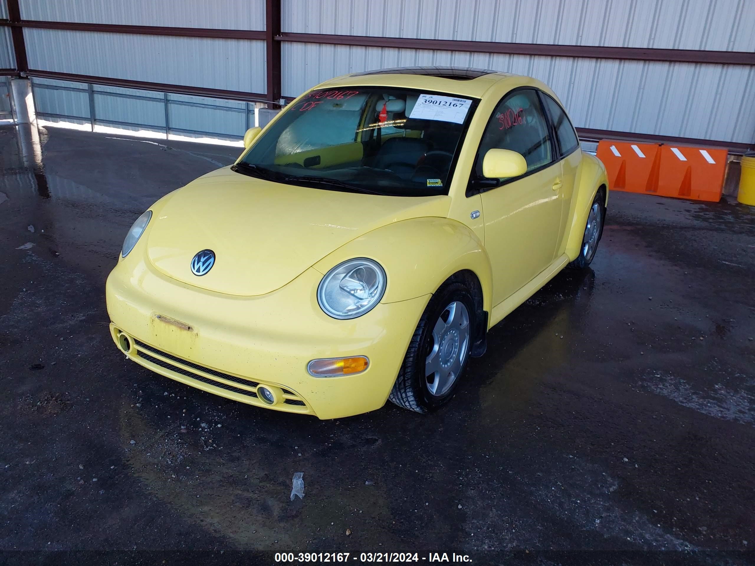 Photo 1 VIN: 3VWCA21C6YM452815 - VOLKSWAGEN BEETLE 