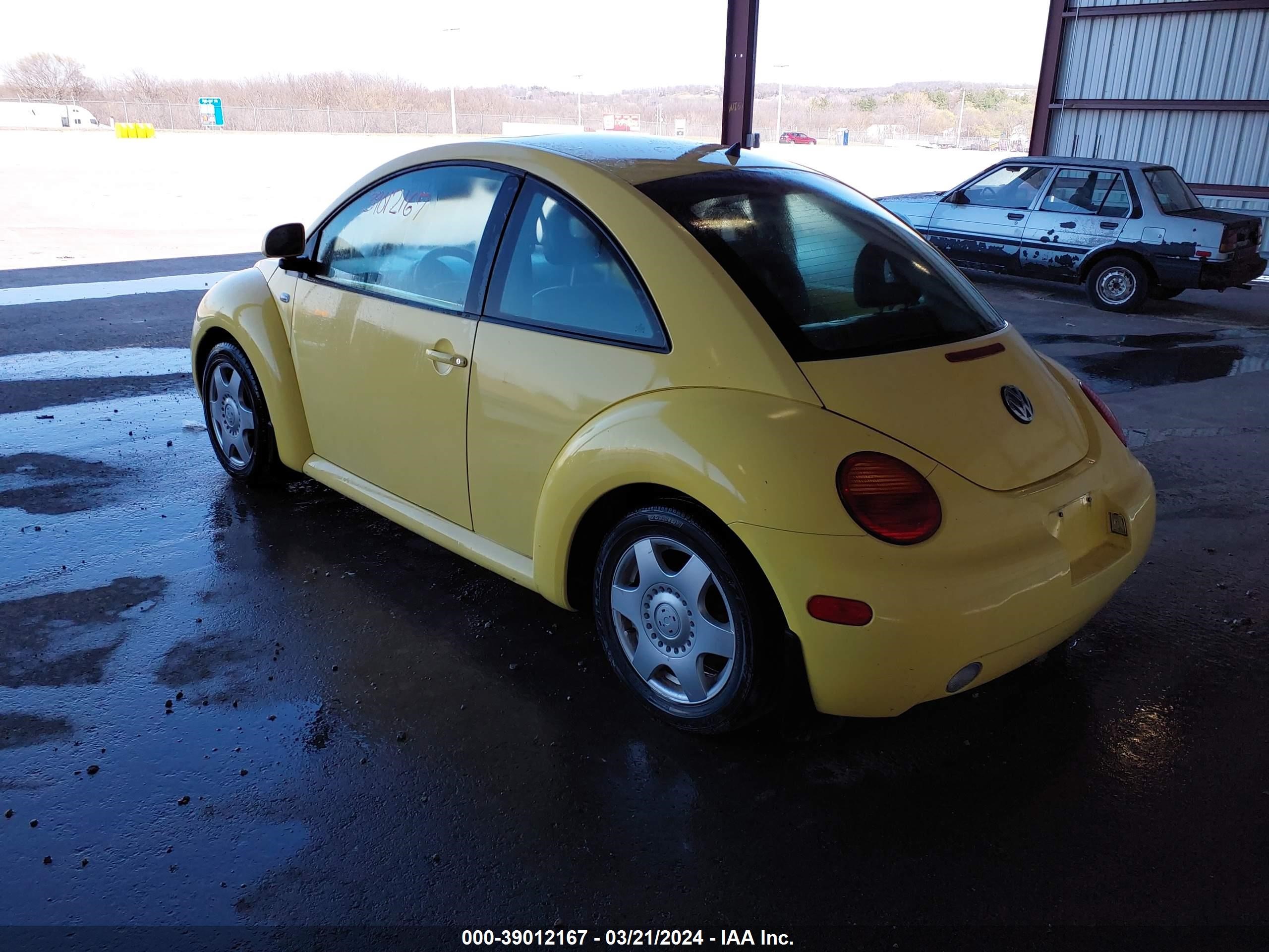 Photo 2 VIN: 3VWCA21C6YM452815 - VOLKSWAGEN BEETLE 