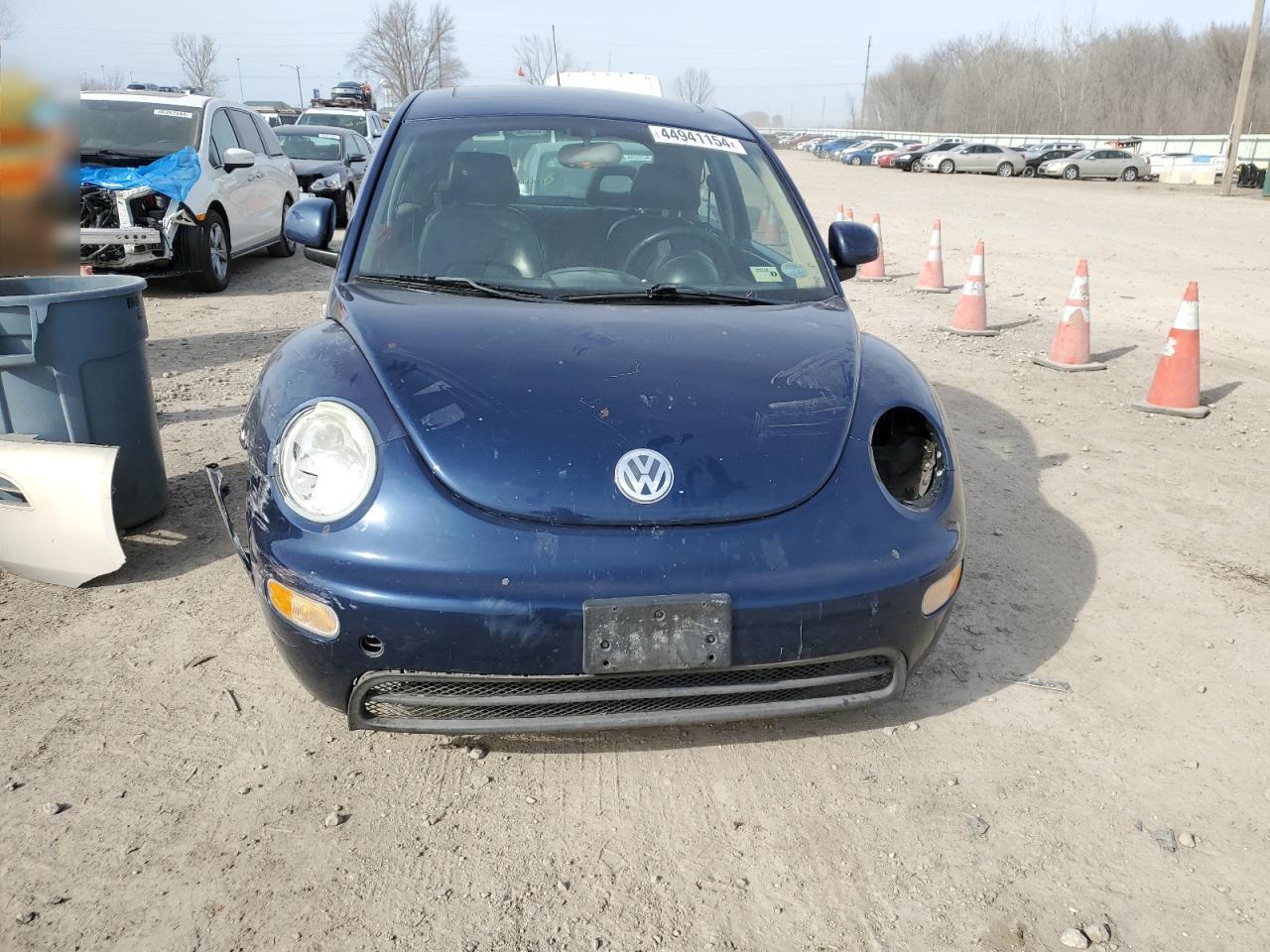 Photo 4 VIN: 3VWCA21C6YM493493 - VOLKSWAGEN BEETLE 