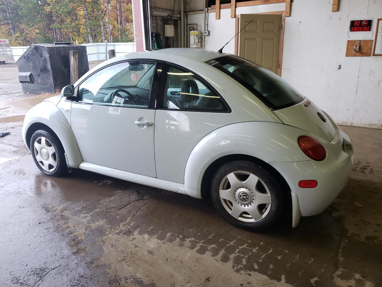 Photo 1 VIN: 3VWCA21C8YM483094 - VOLKSWAGEN BEETLE 