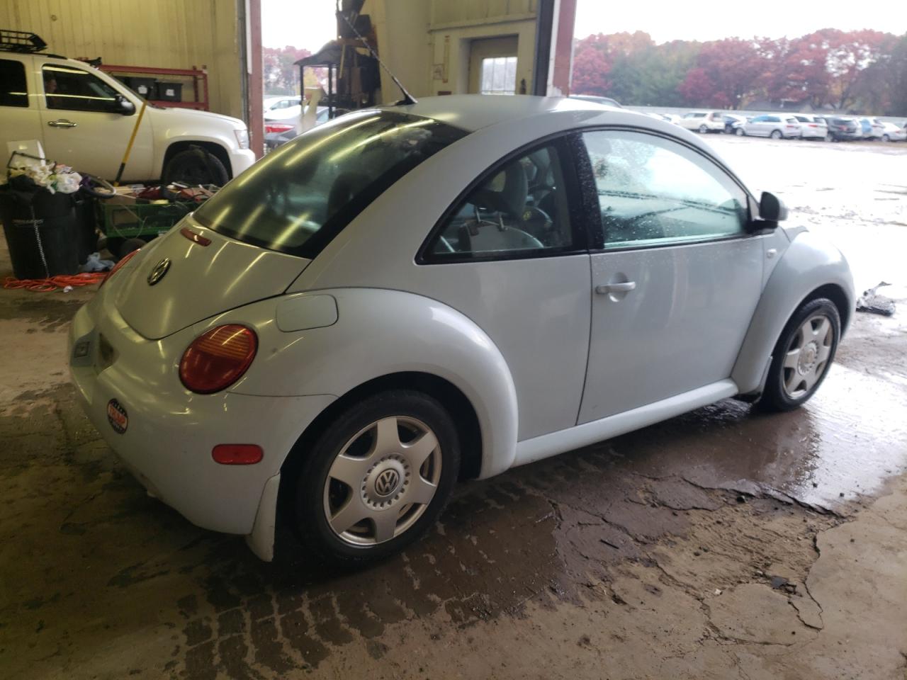 Photo 2 VIN: 3VWCA21C8YM483094 - VOLKSWAGEN BEETLE 