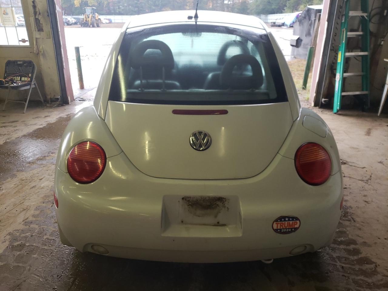 Photo 5 VIN: 3VWCA21C8YM483094 - VOLKSWAGEN BEETLE 