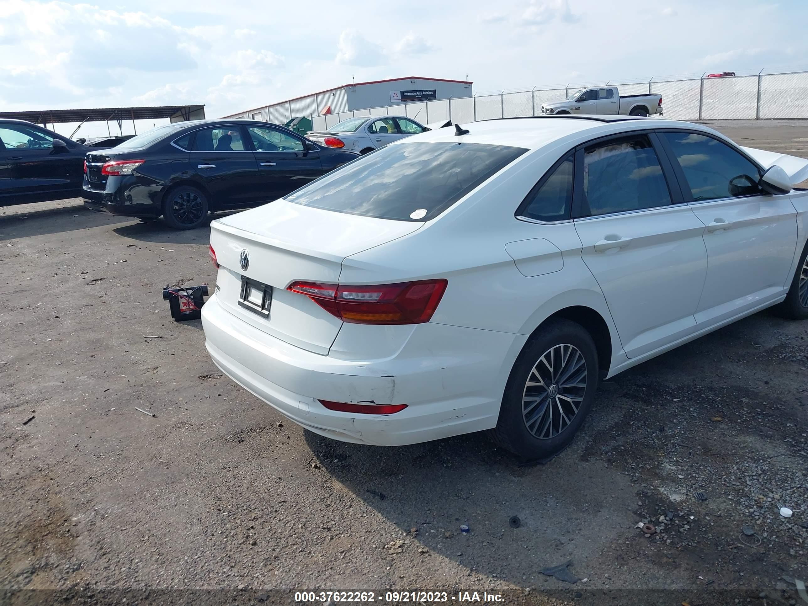 Photo 3 VIN: 3VWCB7BU1KM156299 - VOLKSWAGEN JETTA 