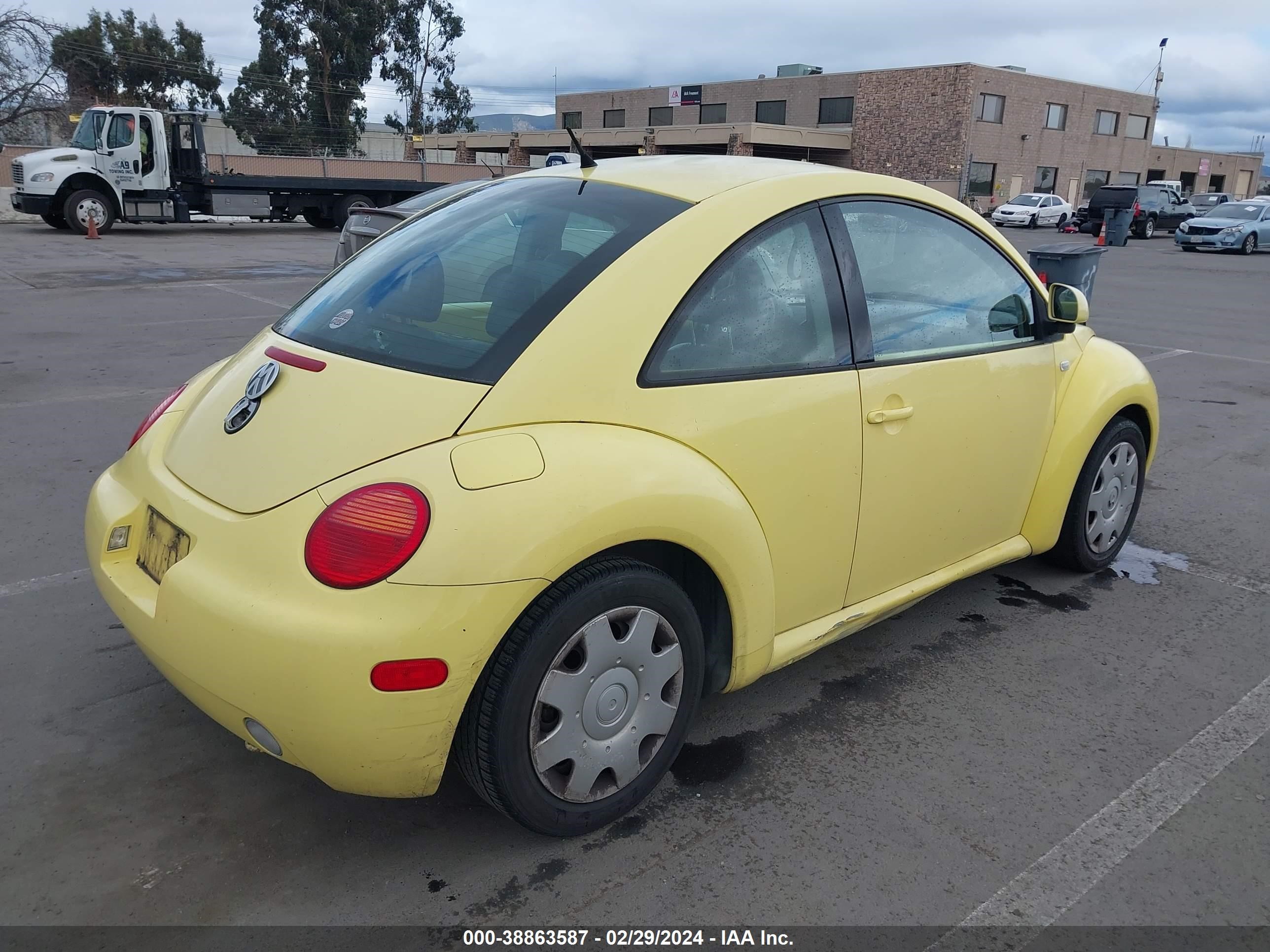 Photo 3 VIN: 3VWCC21C0YM445806 - VOLKSWAGEN BEETLE 