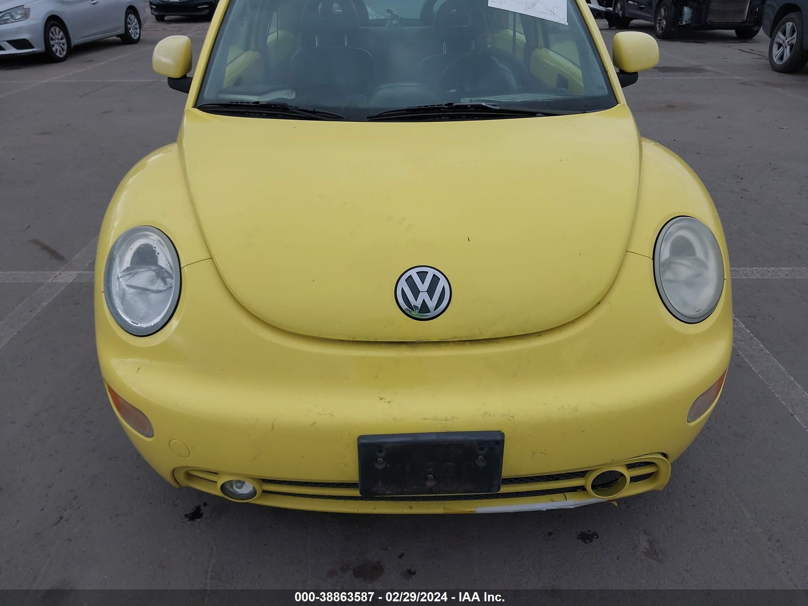 Photo 5 VIN: 3VWCC21C0YM445806 - VOLKSWAGEN BEETLE 