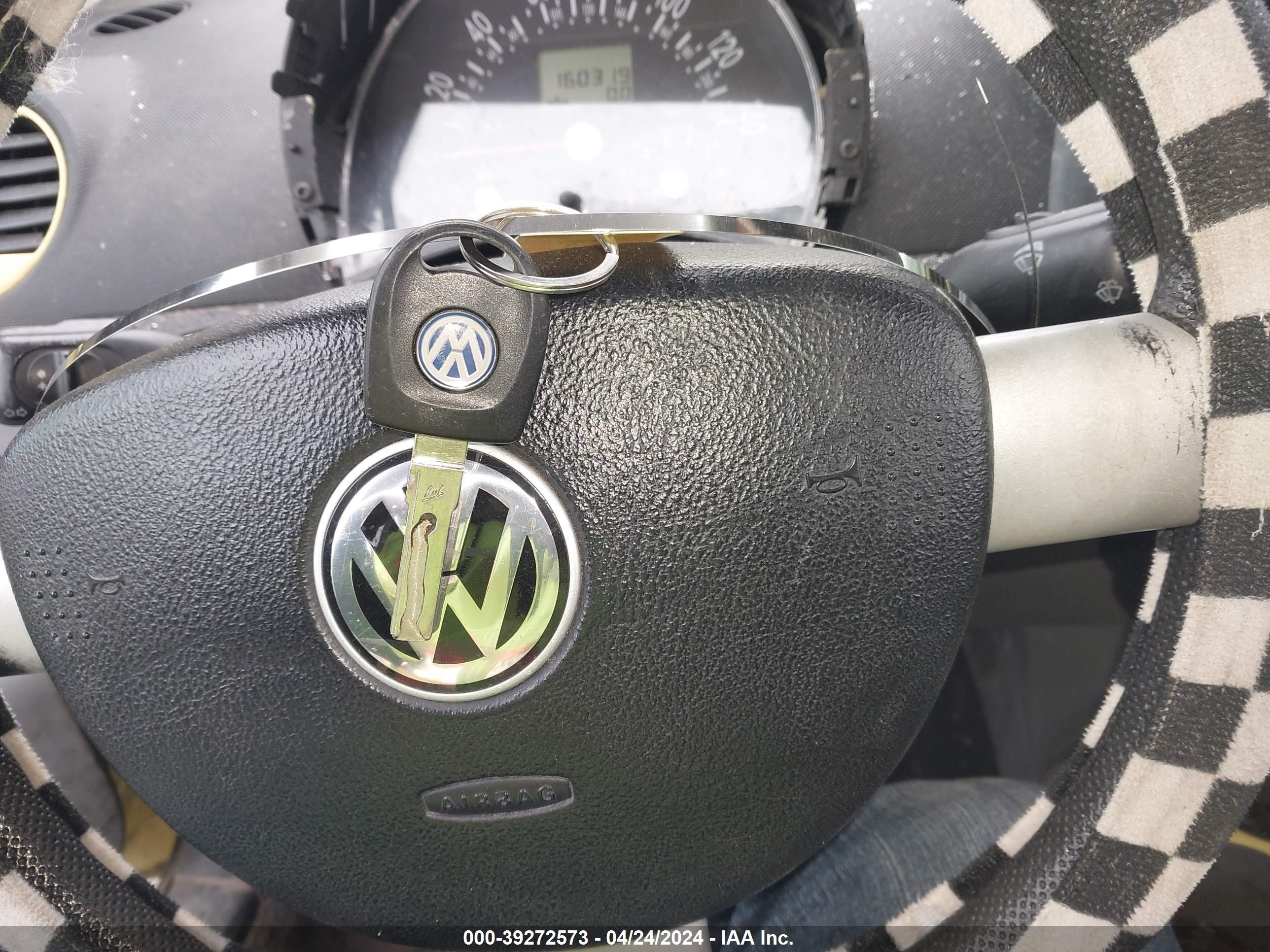 Photo 10 VIN: 3VWCC21C4YM481756 - VOLKSWAGEN BEETLE 