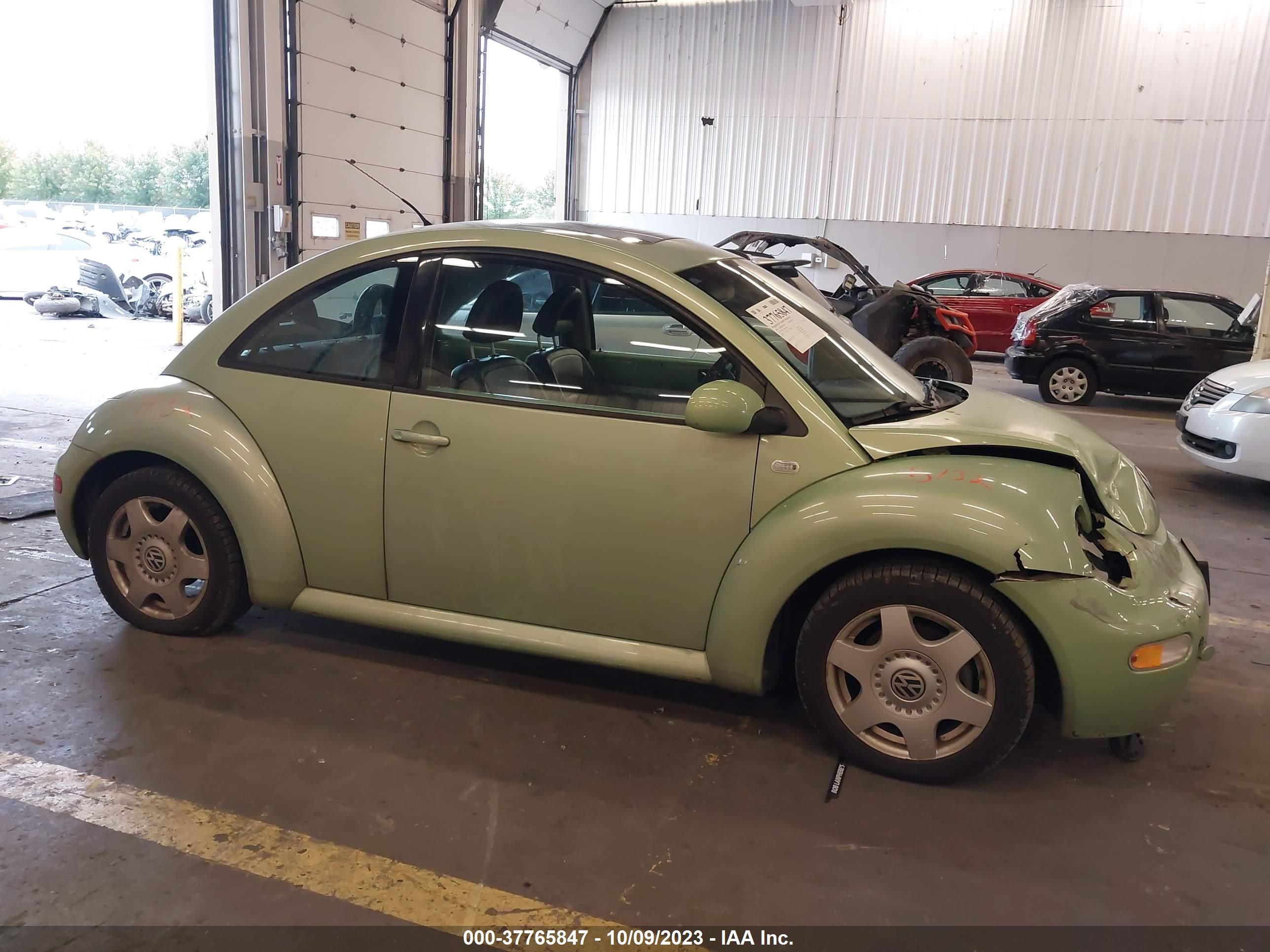 Photo 13 VIN: 3VWCC21CX1M418098 - VOLKSWAGEN BEETLE 