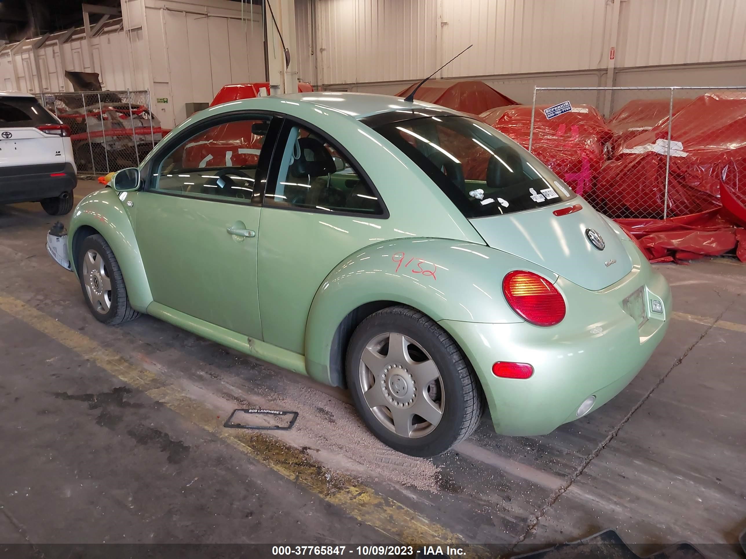 Photo 2 VIN: 3VWCC21CX1M418098 - VOLKSWAGEN BEETLE 