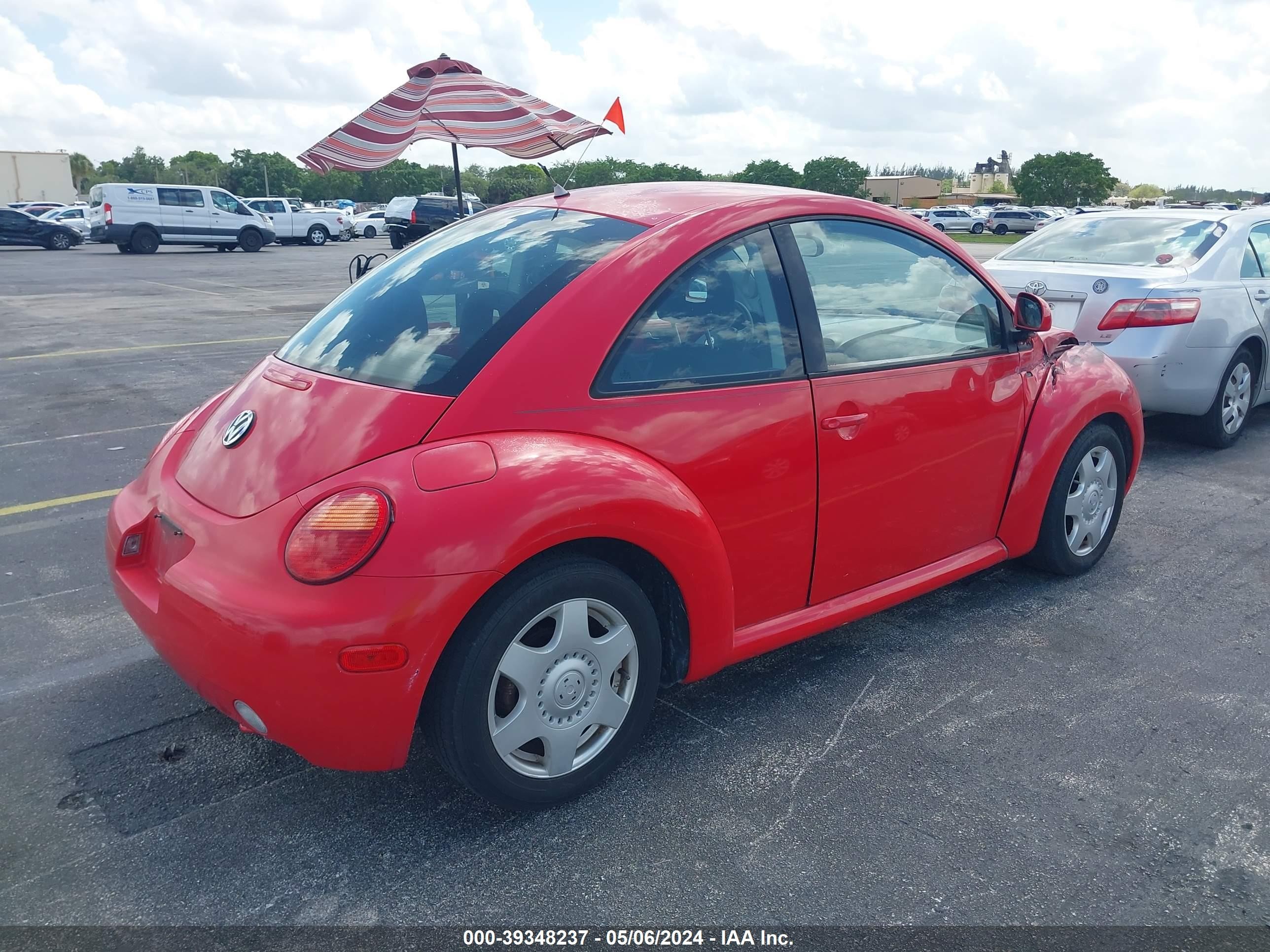 Photo 3 VIN: 3VWCC21CXXM415744 - VOLKSWAGEN BEETLE 