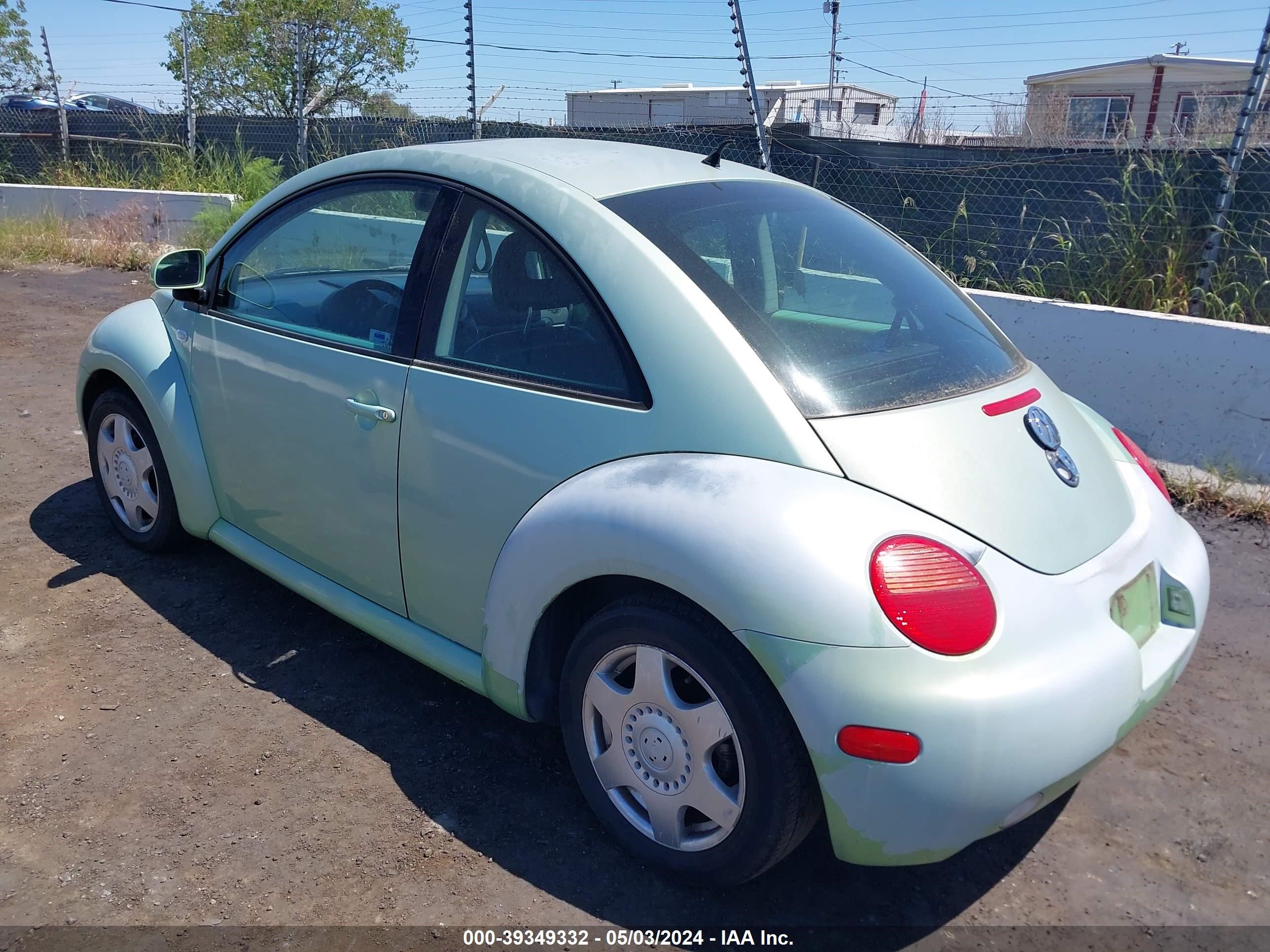 Photo 2 VIN: 3VWCC21CXYM475606 - VOLKSWAGEN BEETLE 