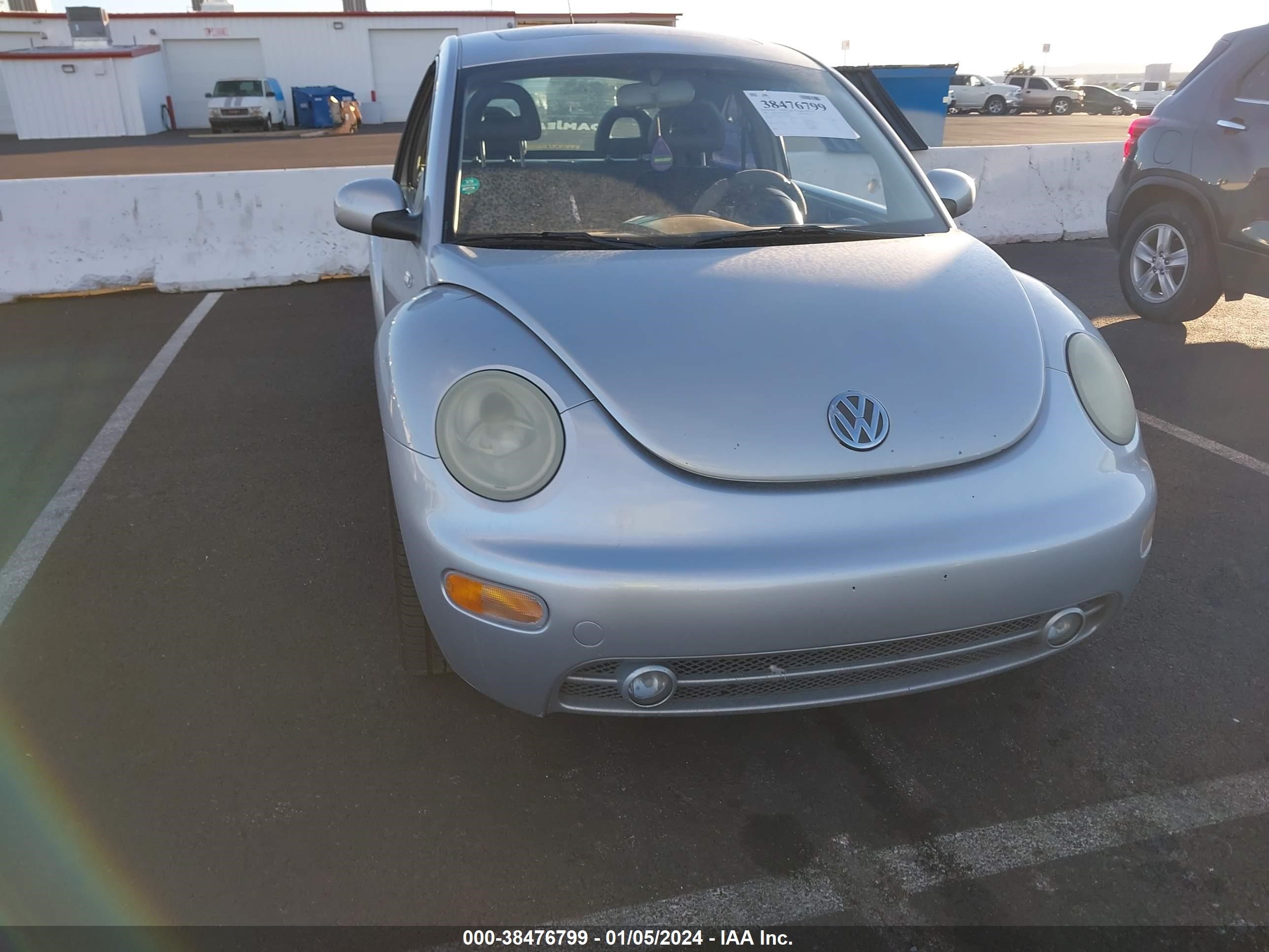 Photo 5 VIN: 3VWCD21CX1M435268 - VOLKSWAGEN BEETLE 