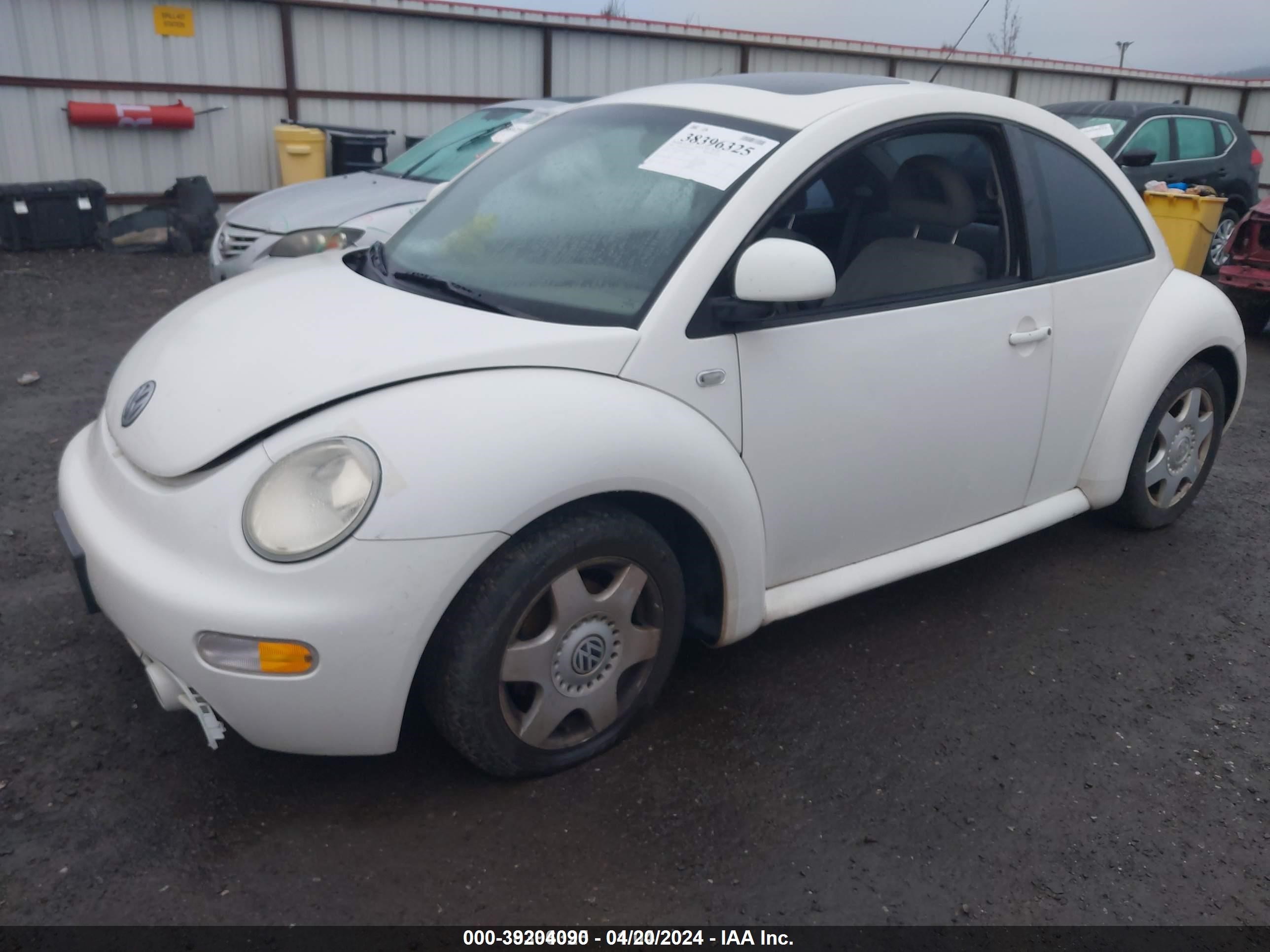 Photo 2 VIN: 3VWCF21C6YM447678 - VOLKSWAGEN BEETLE 