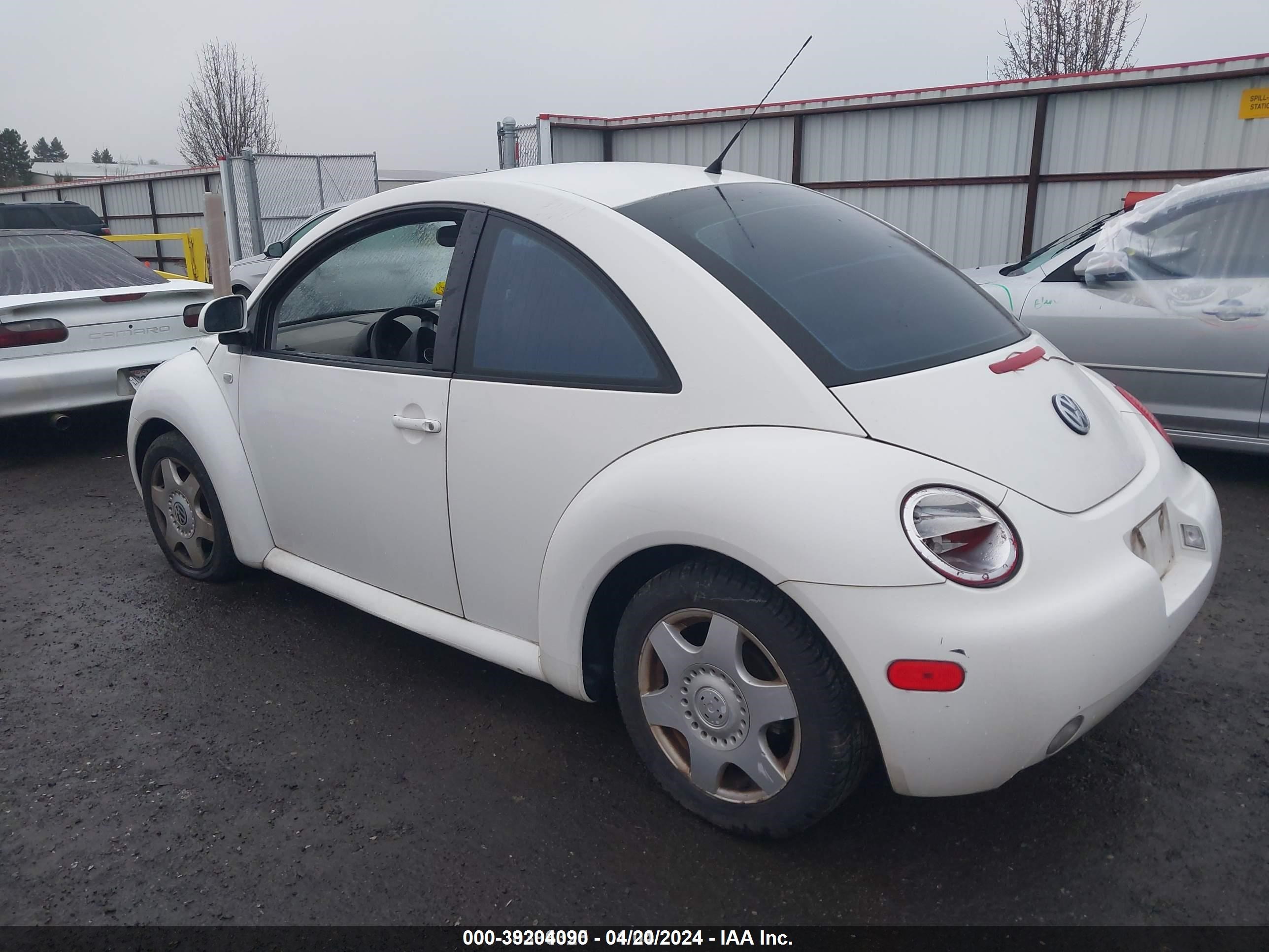 Photo 3 VIN: 3VWCF21C6YM447678 - VOLKSWAGEN BEETLE 