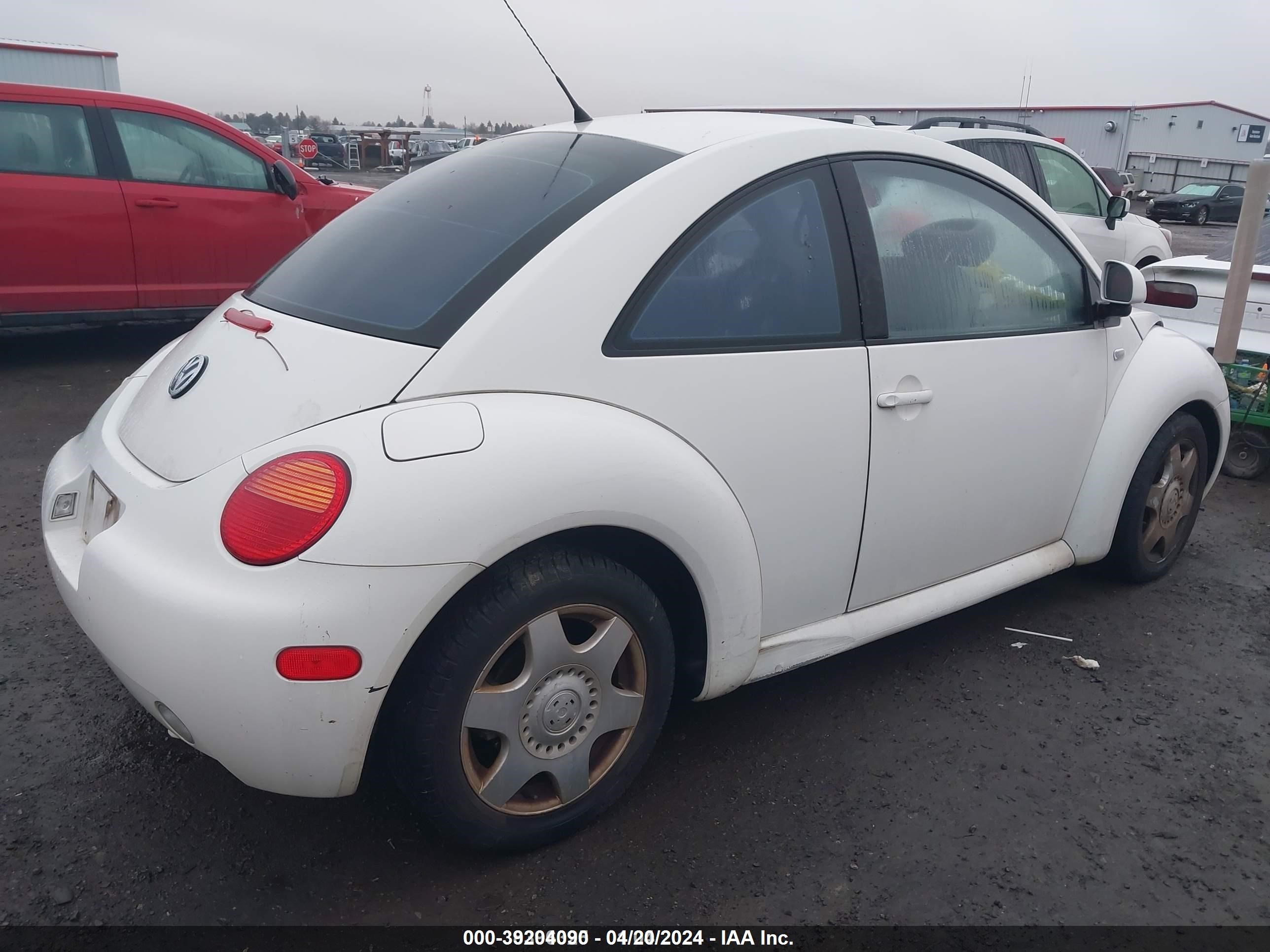 Photo 4 VIN: 3VWCF21C6YM447678 - VOLKSWAGEN BEETLE 