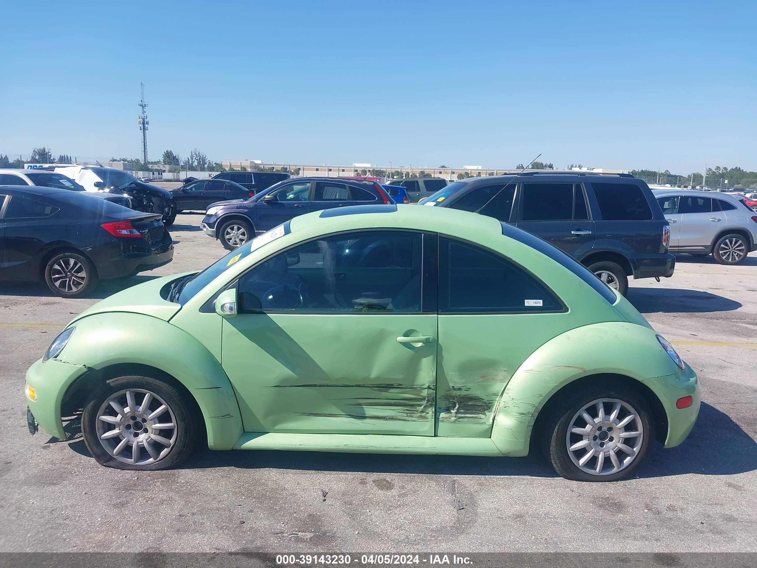 Photo 5 VIN: 3VWCK31C84M418808 - VOLKSWAGEN BEETLE 