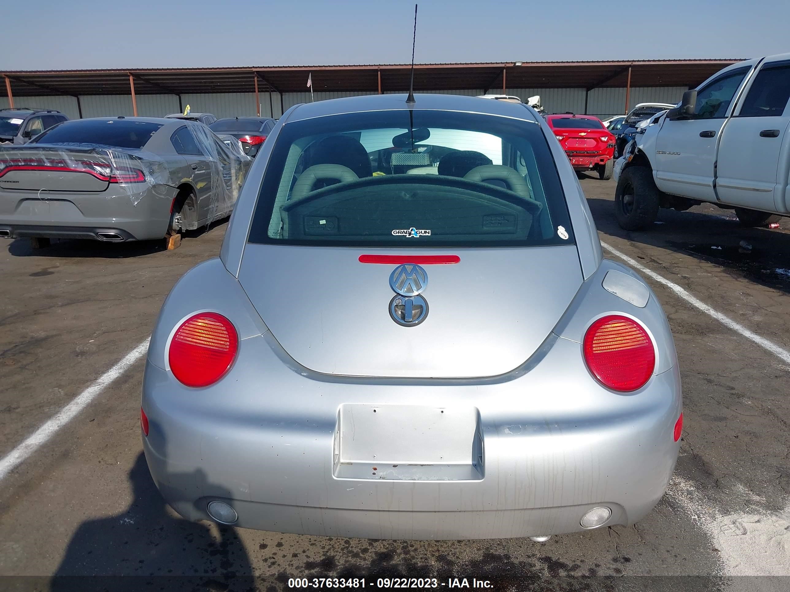 Photo 16 VIN: 3VWCS21C11M414721 - VOLKSWAGEN BEETLE 