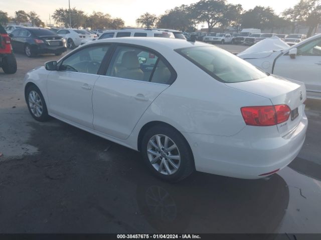 Photo 2 VIN: 3VWD07AJ3EM388845 - VOLKSWAGEN JETTA 