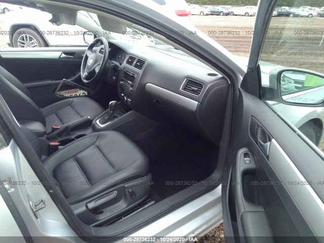 Photo 4 VIN: 3VWD07AJ4EM257570 - VOLKSWAGEN JETTA SEDAN 