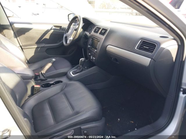 Photo 4 VIN: 3VWD07AJ4EM380897 - VOLKSWAGEN JETTA 