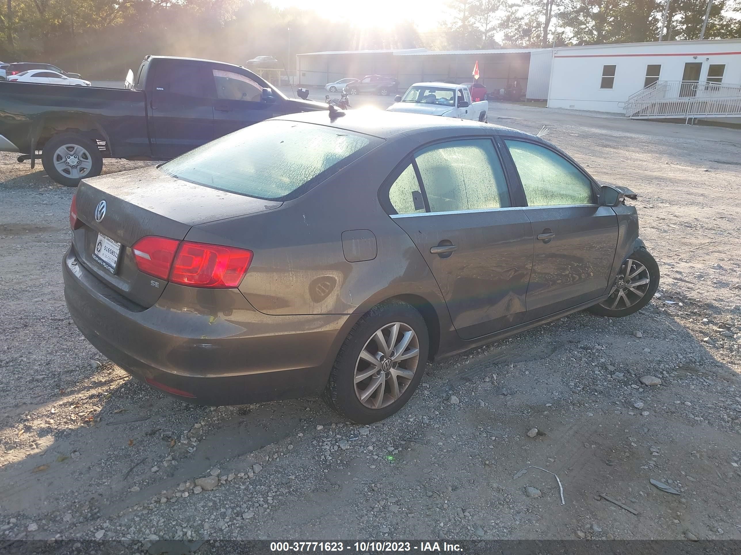 Photo 3 VIN: 3VWD07AJ5EM289752 - VOLKSWAGEN JETTA 