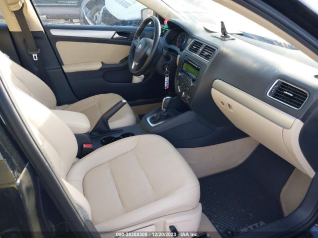 Photo 4 VIN: 3VWD07AJ8EM393121 - VOLKSWAGEN JETTA 