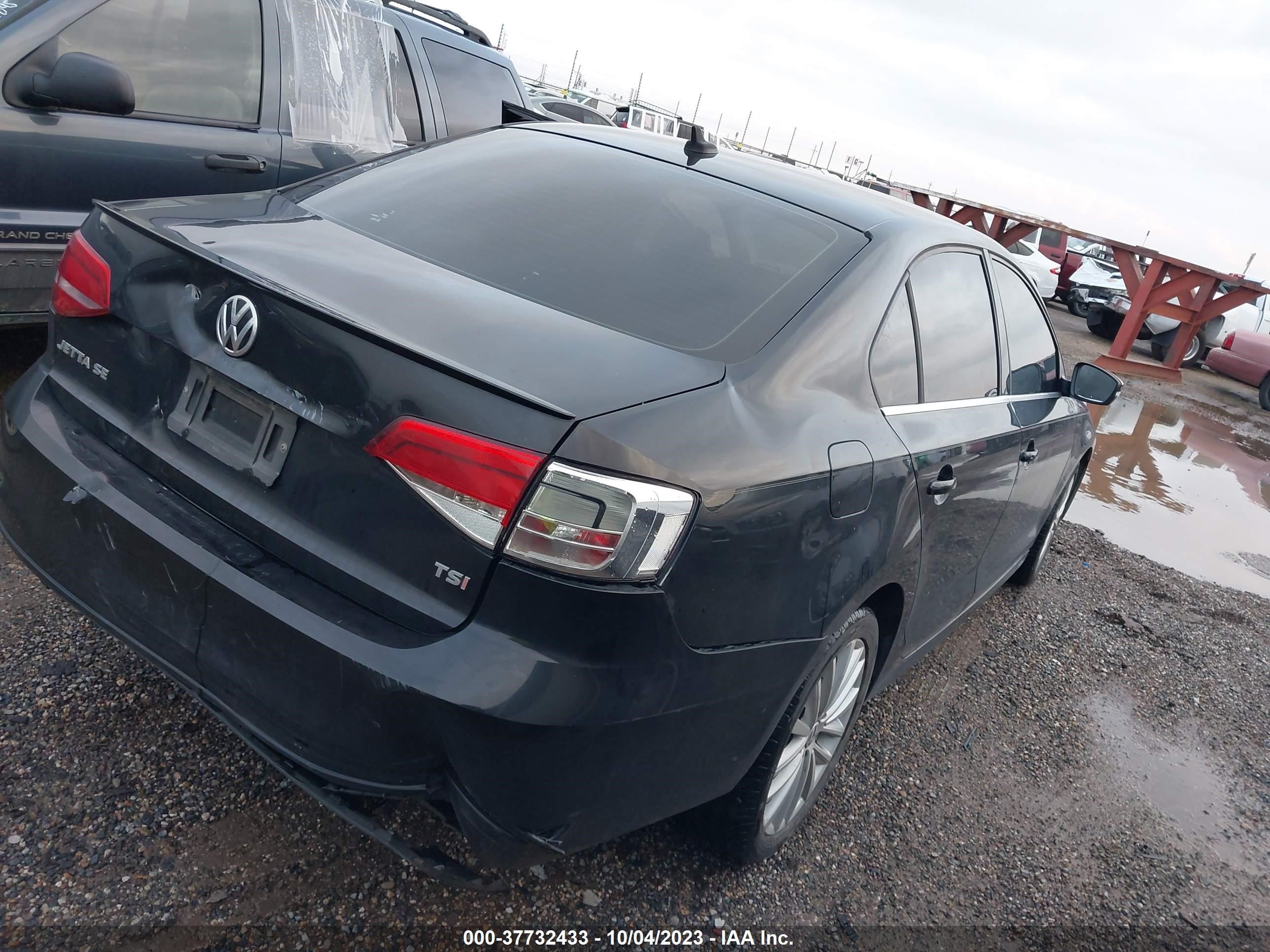 Photo 3 VIN: 3VWD07AJ8FM355745 - VOLKSWAGEN JETTA 