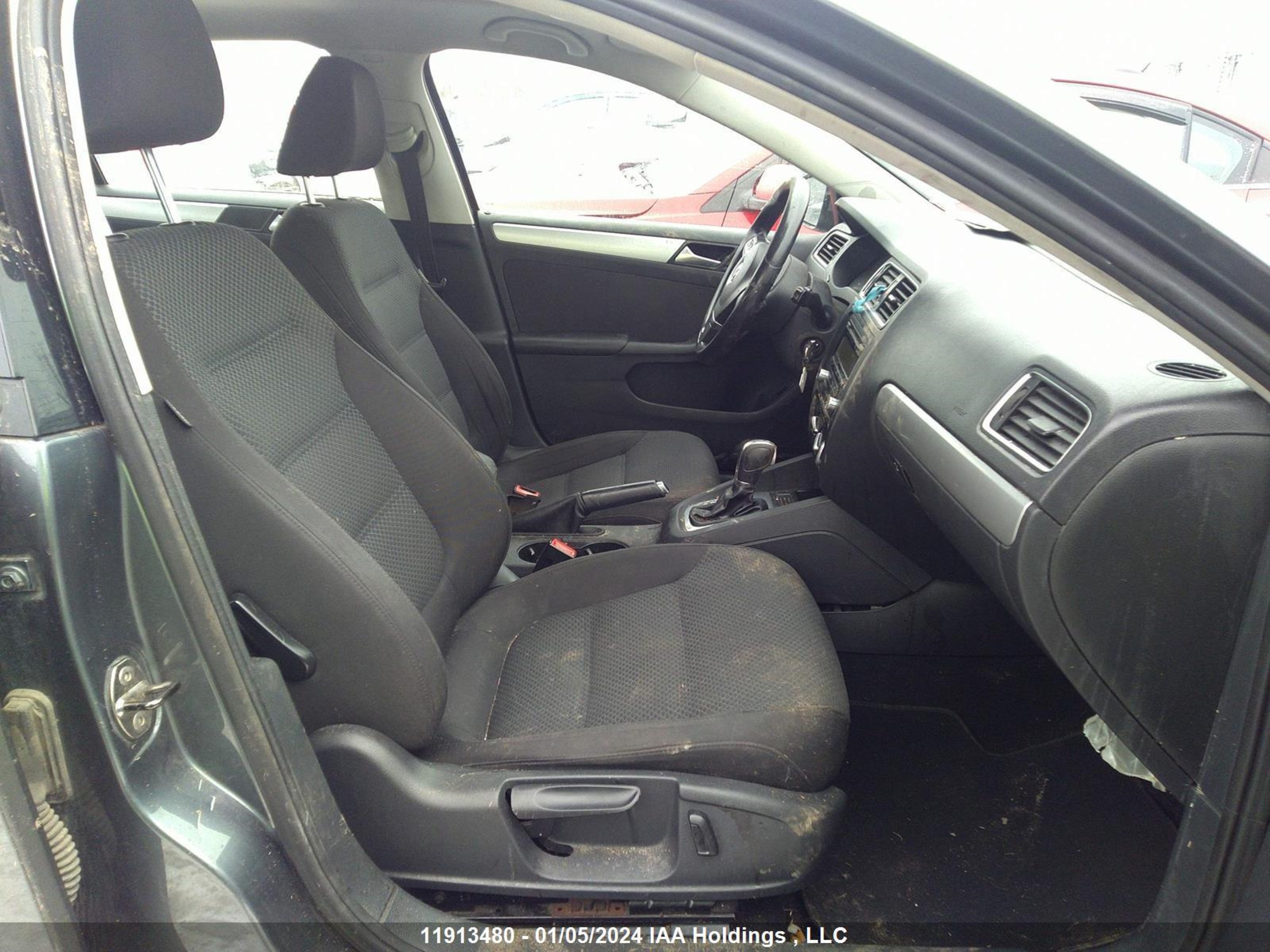 Photo 4 VIN: 3VWD07AJXEM396666 - VOLKSWAGEN JETTA 