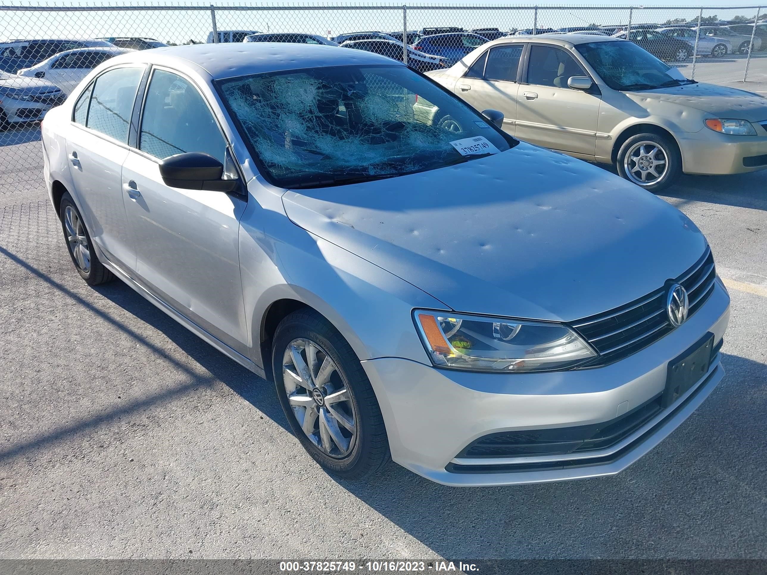 Photo 0 VIN: 3VWD07AJXFM264153 - VOLKSWAGEN JETTA 