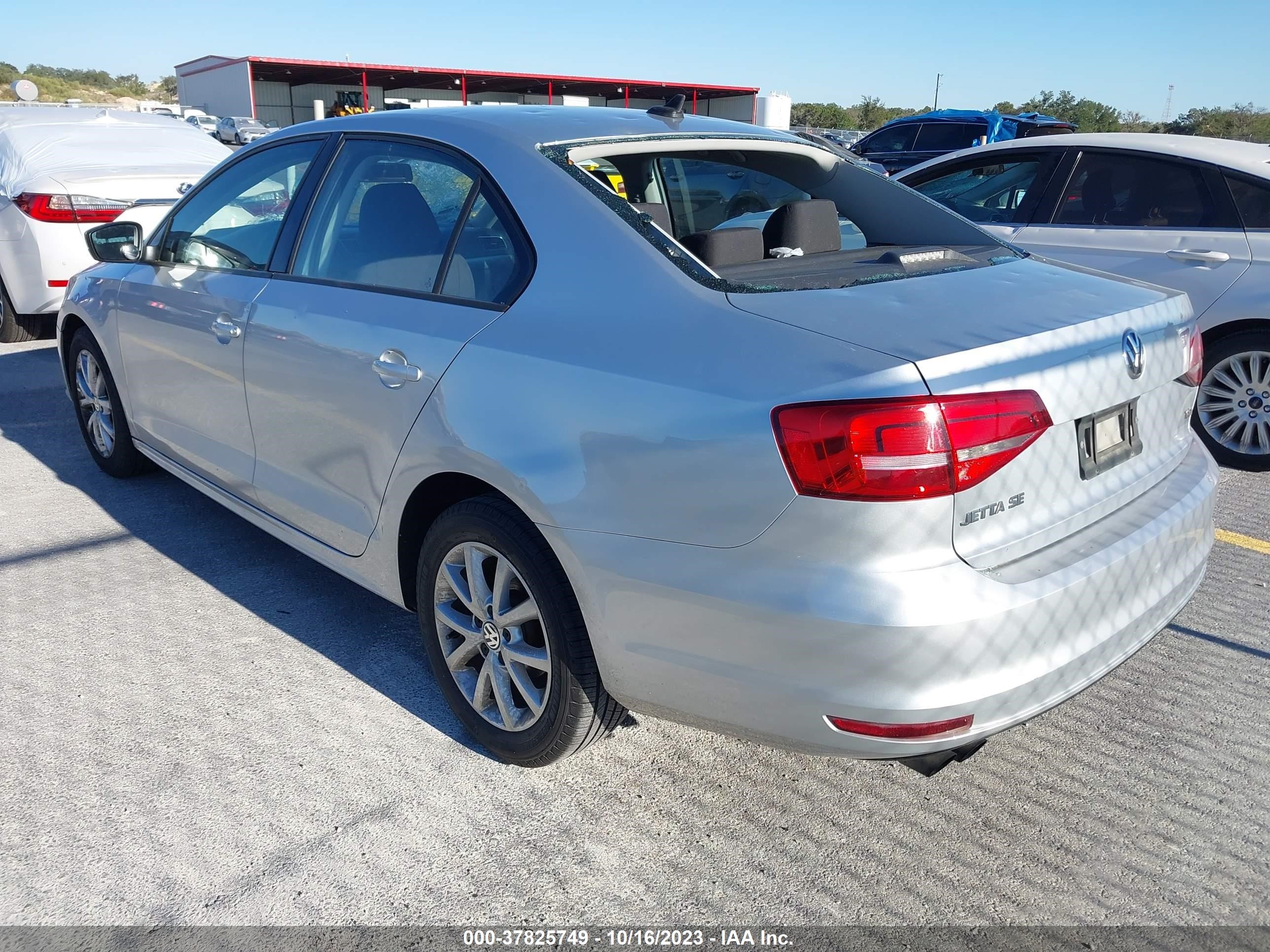 Photo 2 VIN: 3VWD07AJXFM264153 - VOLKSWAGEN JETTA 