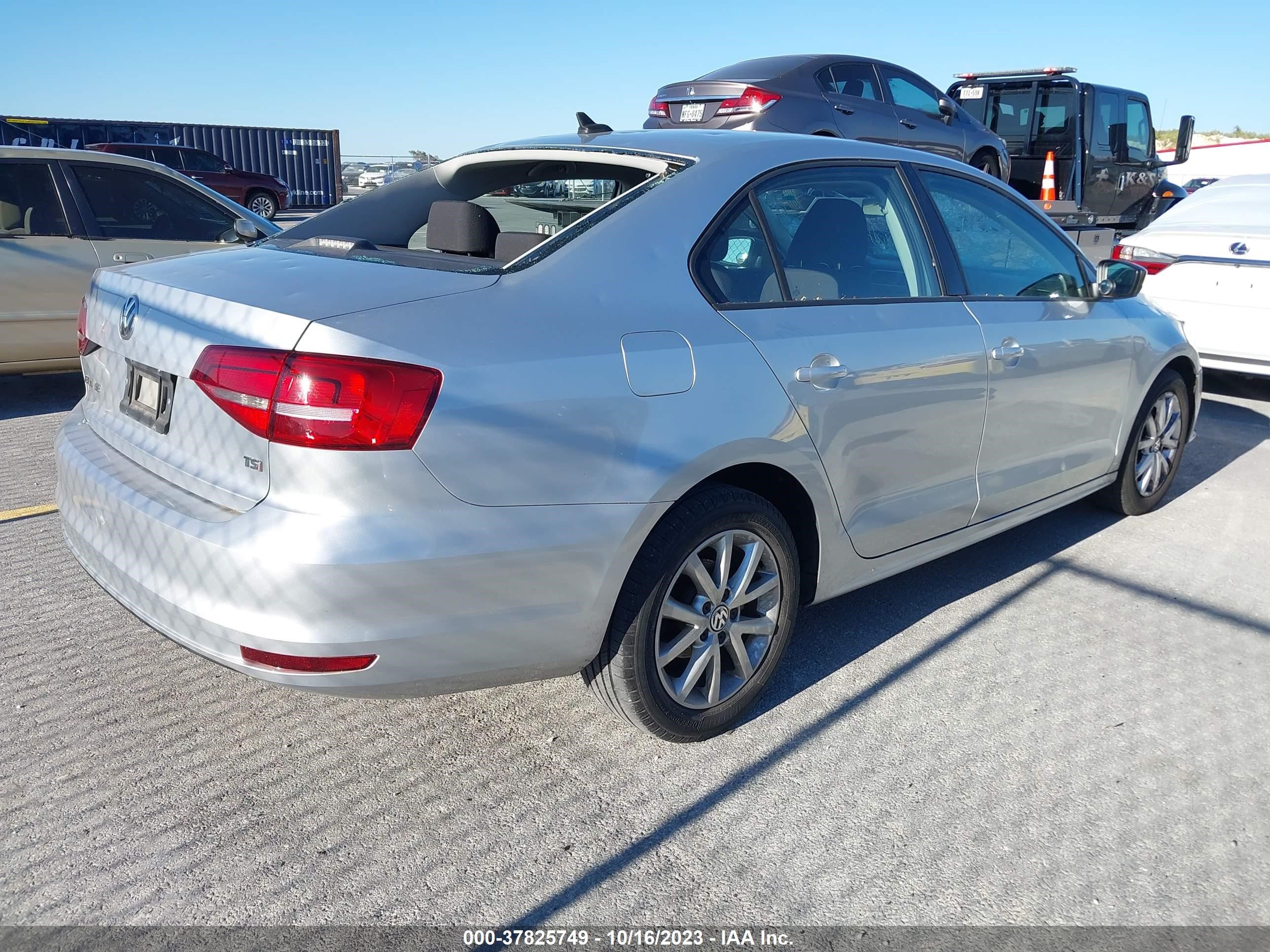 Photo 3 VIN: 3VWD07AJXFM264153 - VOLKSWAGEN JETTA 