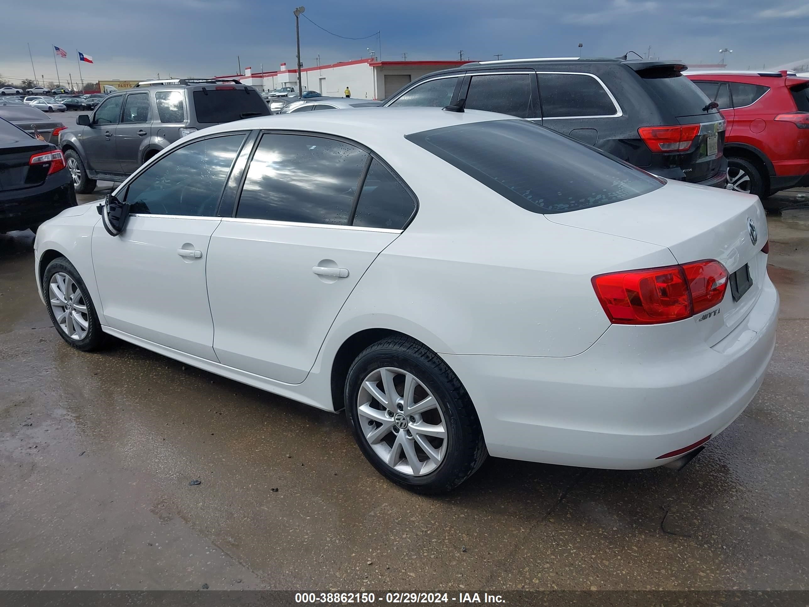 Photo 2 VIN: 3VWD17AJ1EM362063 - VOLKSWAGEN JETTA 