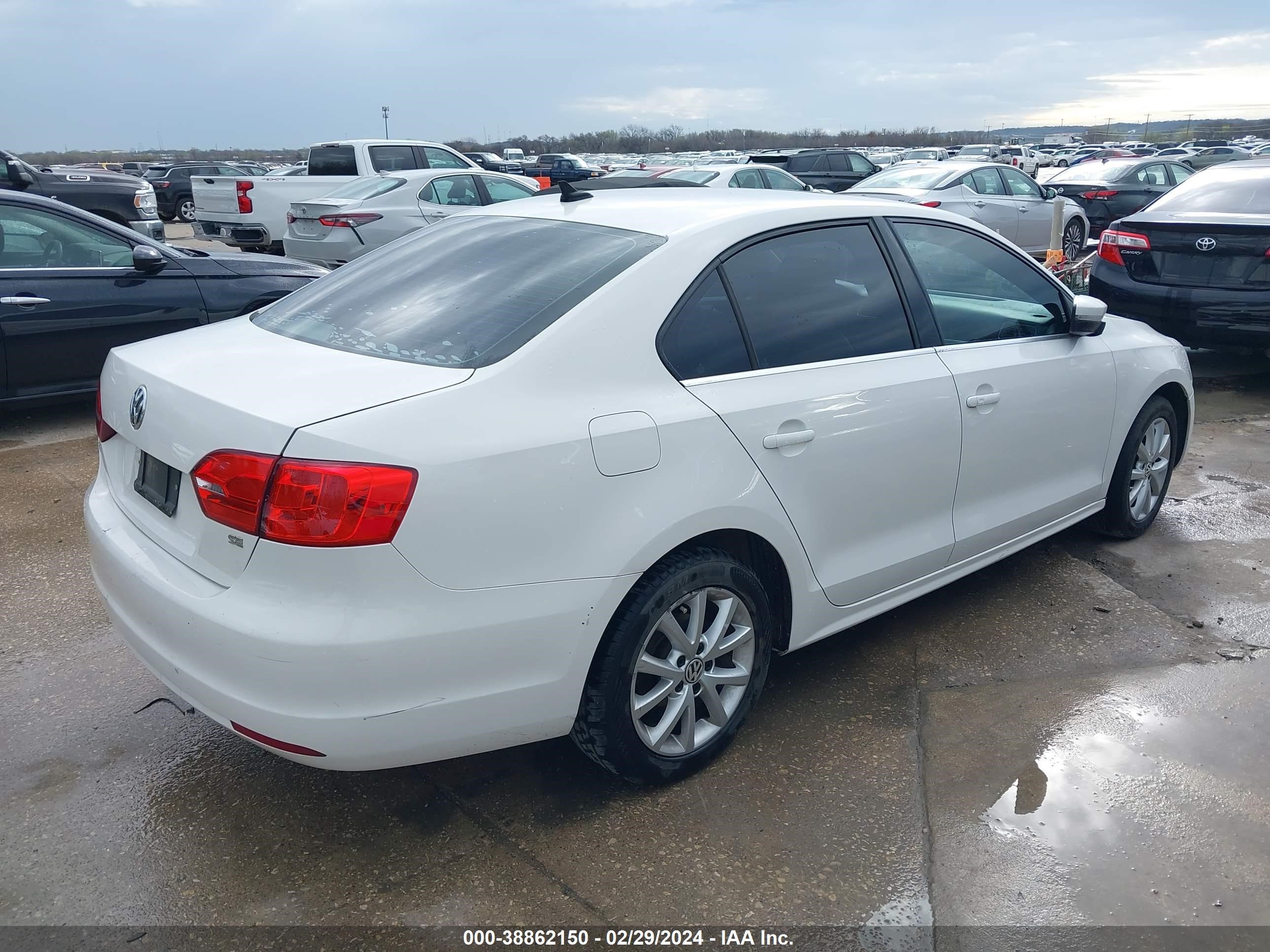 Photo 3 VIN: 3VWD17AJ1EM362063 - VOLKSWAGEN JETTA 