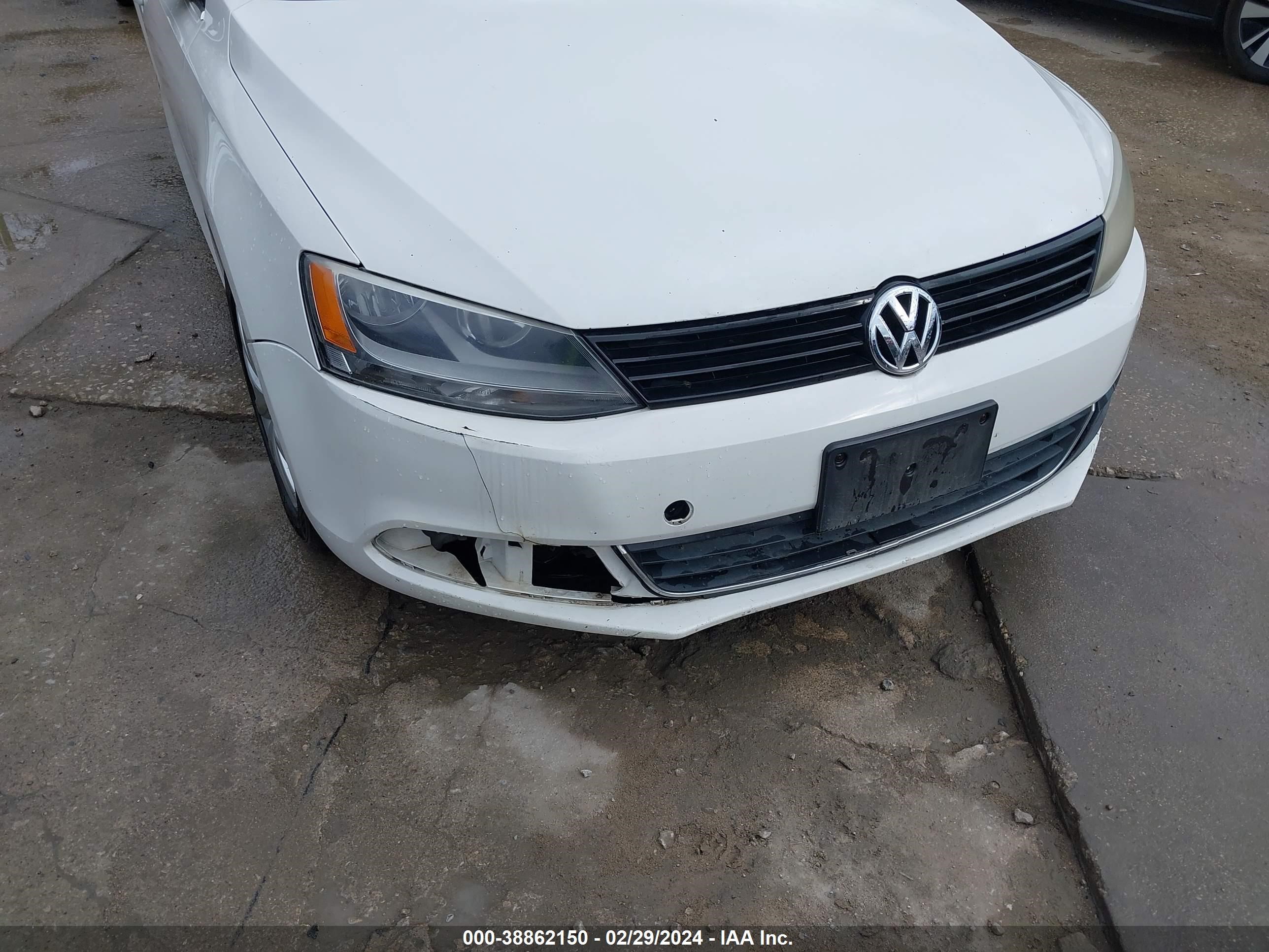 Photo 5 VIN: 3VWD17AJ1EM362063 - VOLKSWAGEN JETTA 