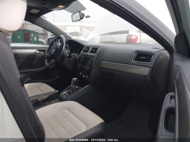 Photo 4 VIN: 3VWD17AJ2GM392918 - VOLKSWAGEN JETTA 