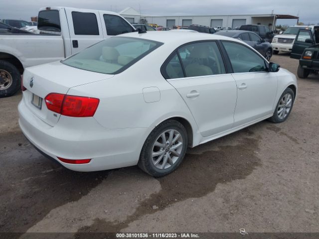 Photo 3 VIN: 3VWD17AJ3EM218689 - VOLKSWAGEN JETTA 