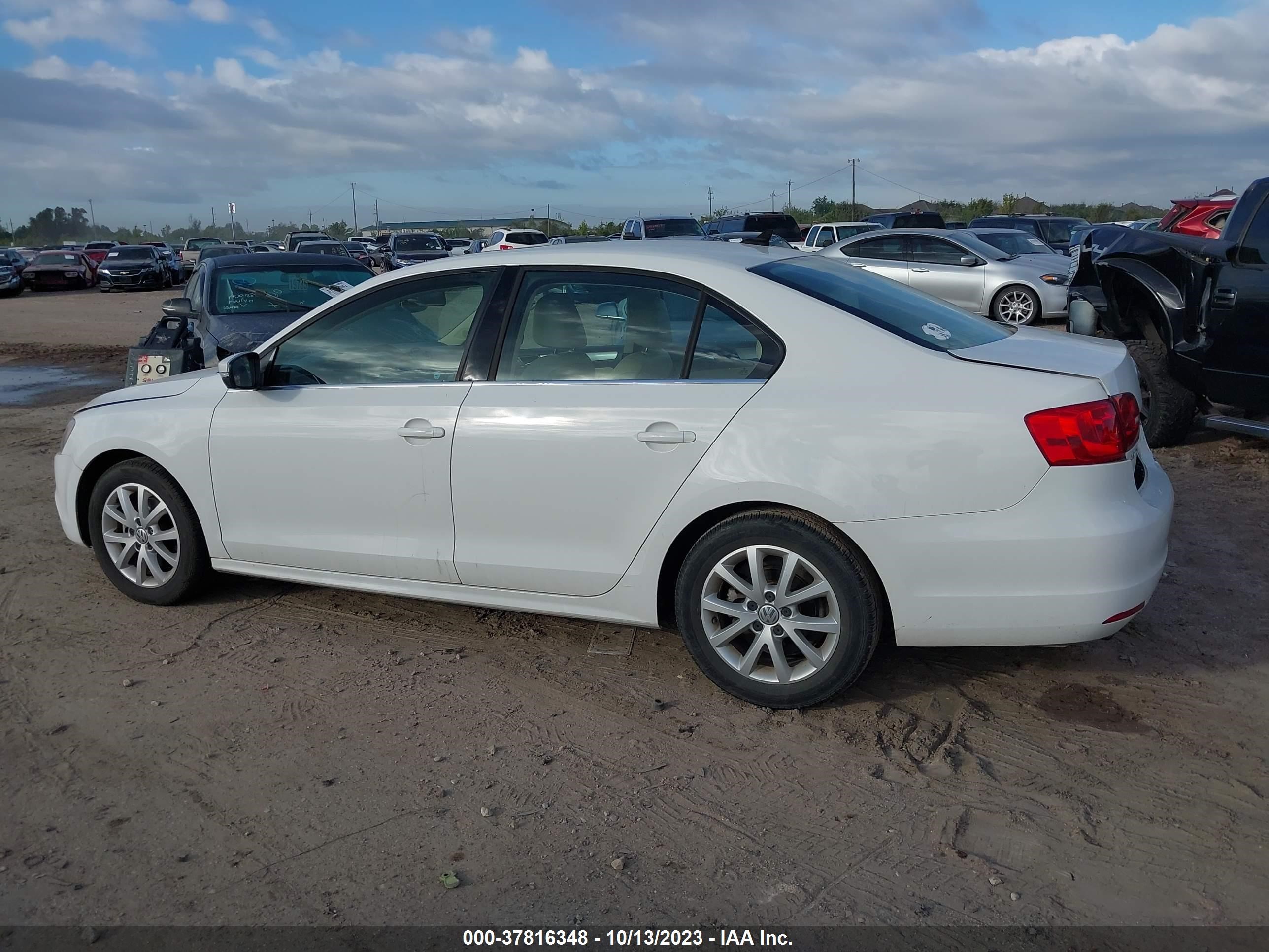 Photo 13 VIN: 3VWD17AJ7EM354534 - VOLKSWAGEN JETTA 