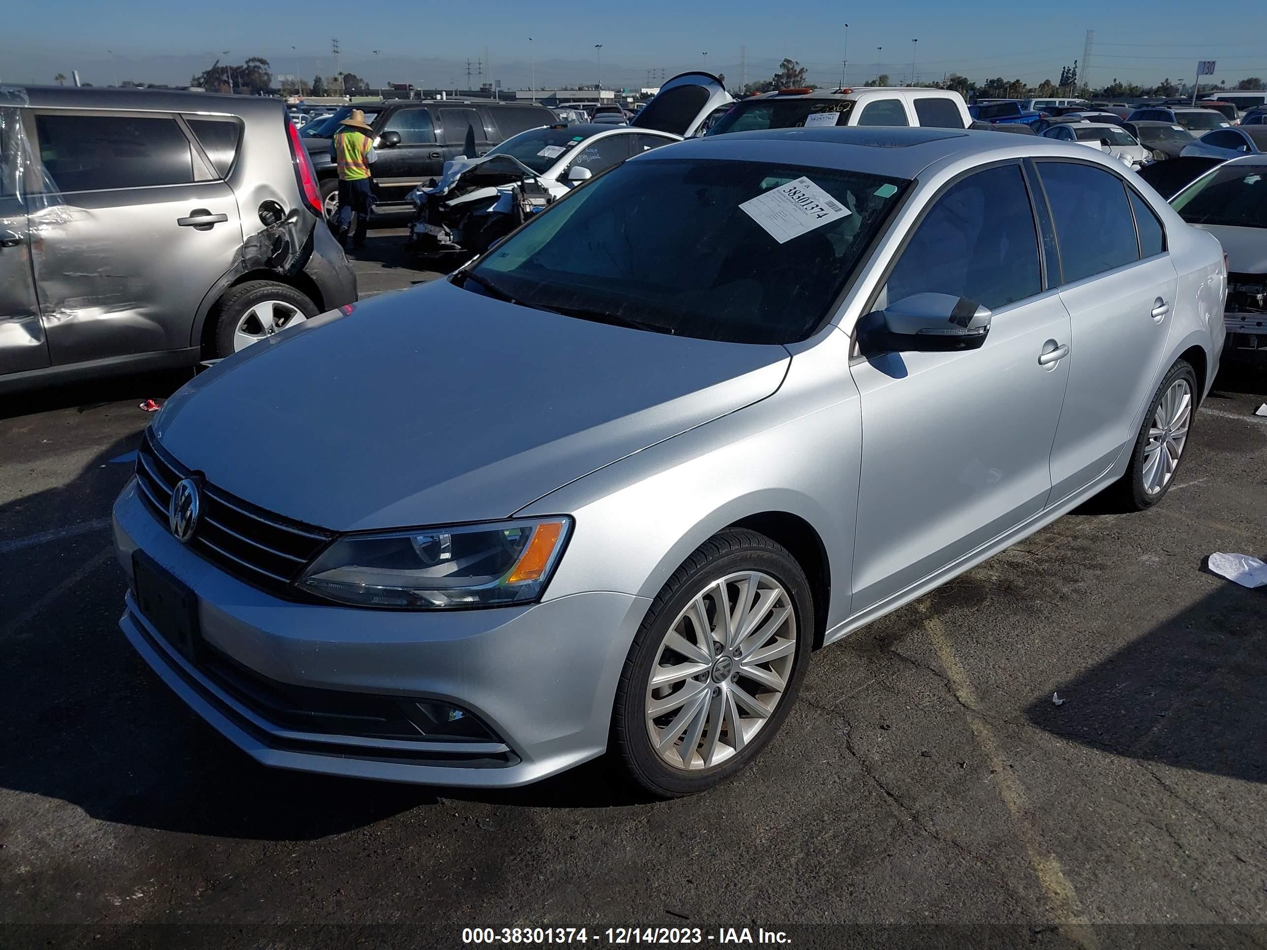 Photo 1 VIN: 3VWD17AJ7FM402132 - VOLKSWAGEN JETTA 