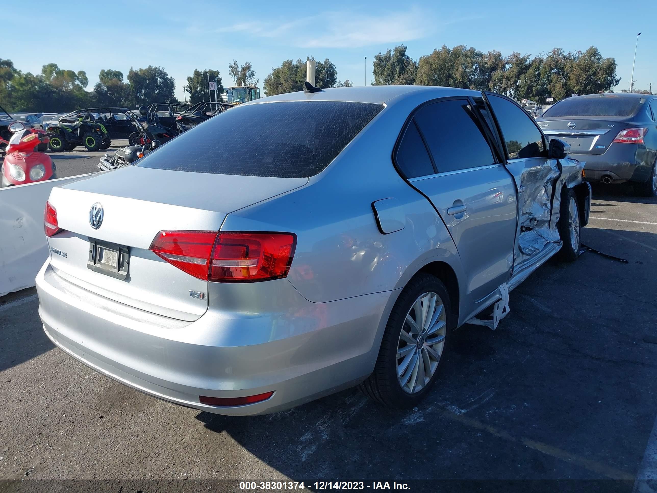 Photo 2 VIN: 3VWD17AJ7FM402132 - VOLKSWAGEN JETTA 